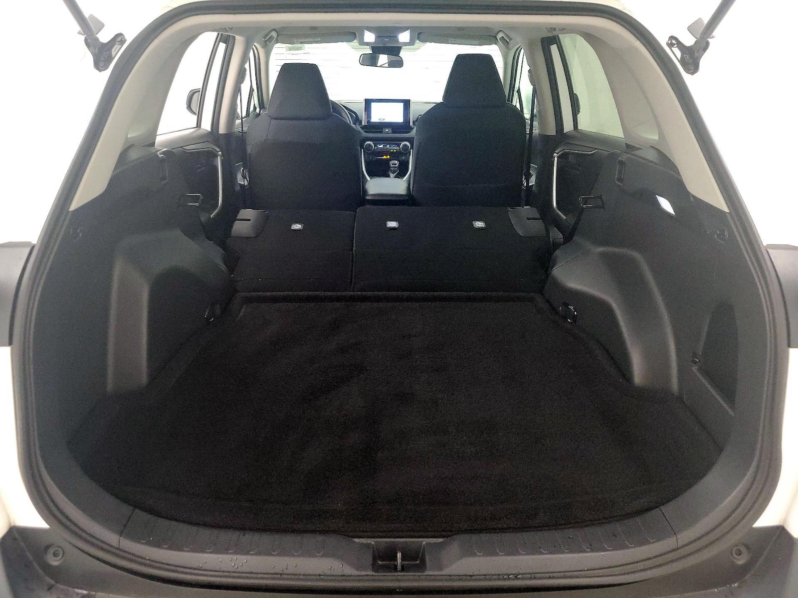 2024 Toyota RAV4 LE - Photo 22