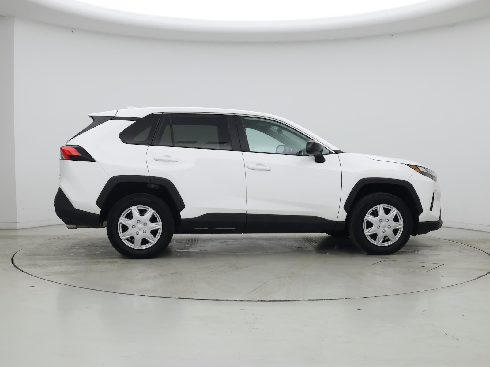 2024 Toyota RAV4 LE - Photo 8