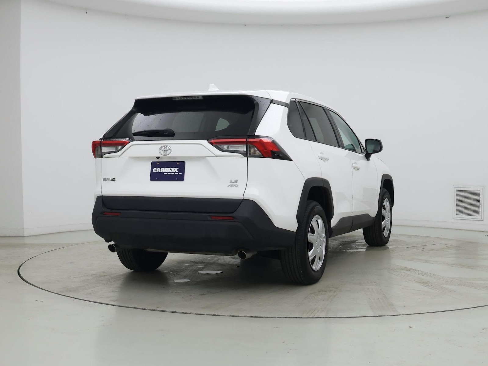 2024 Toyota RAV4 LE - Photo 9