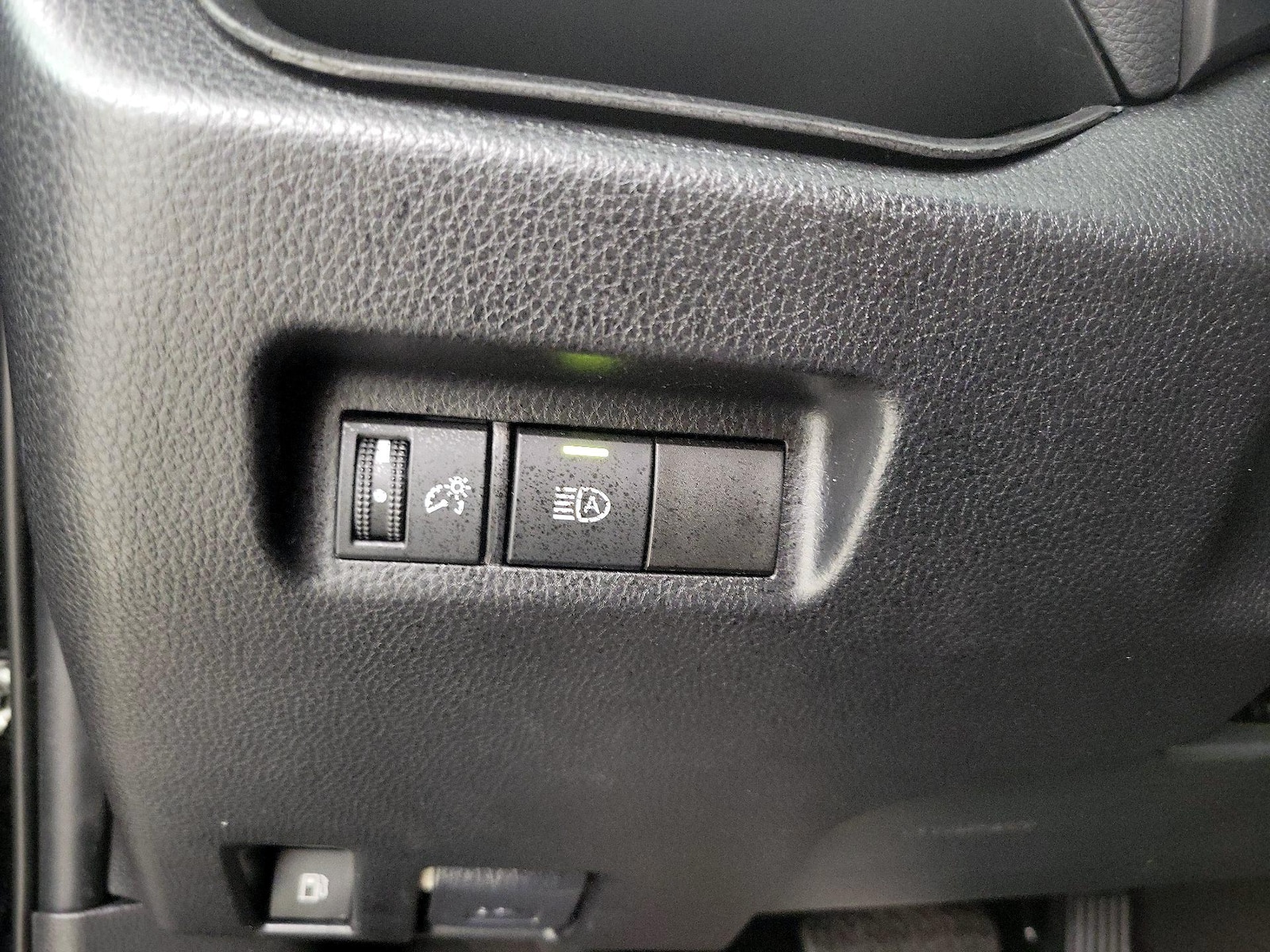 2022 Toyota RAV4 LE - Photo 14