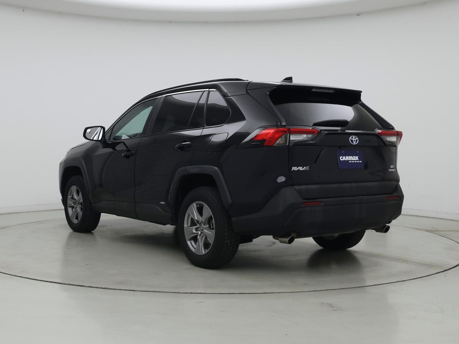 2022 Toyota RAV4 LE - Photo 3