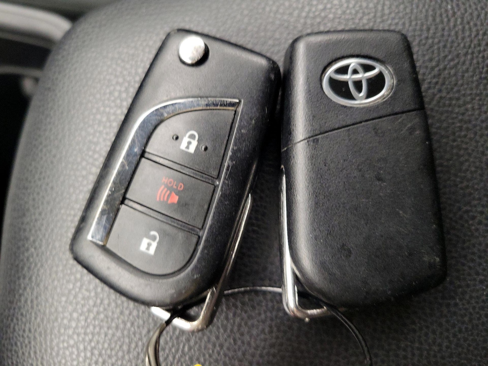 2022 Toyota RAV4 LE - Photo 24