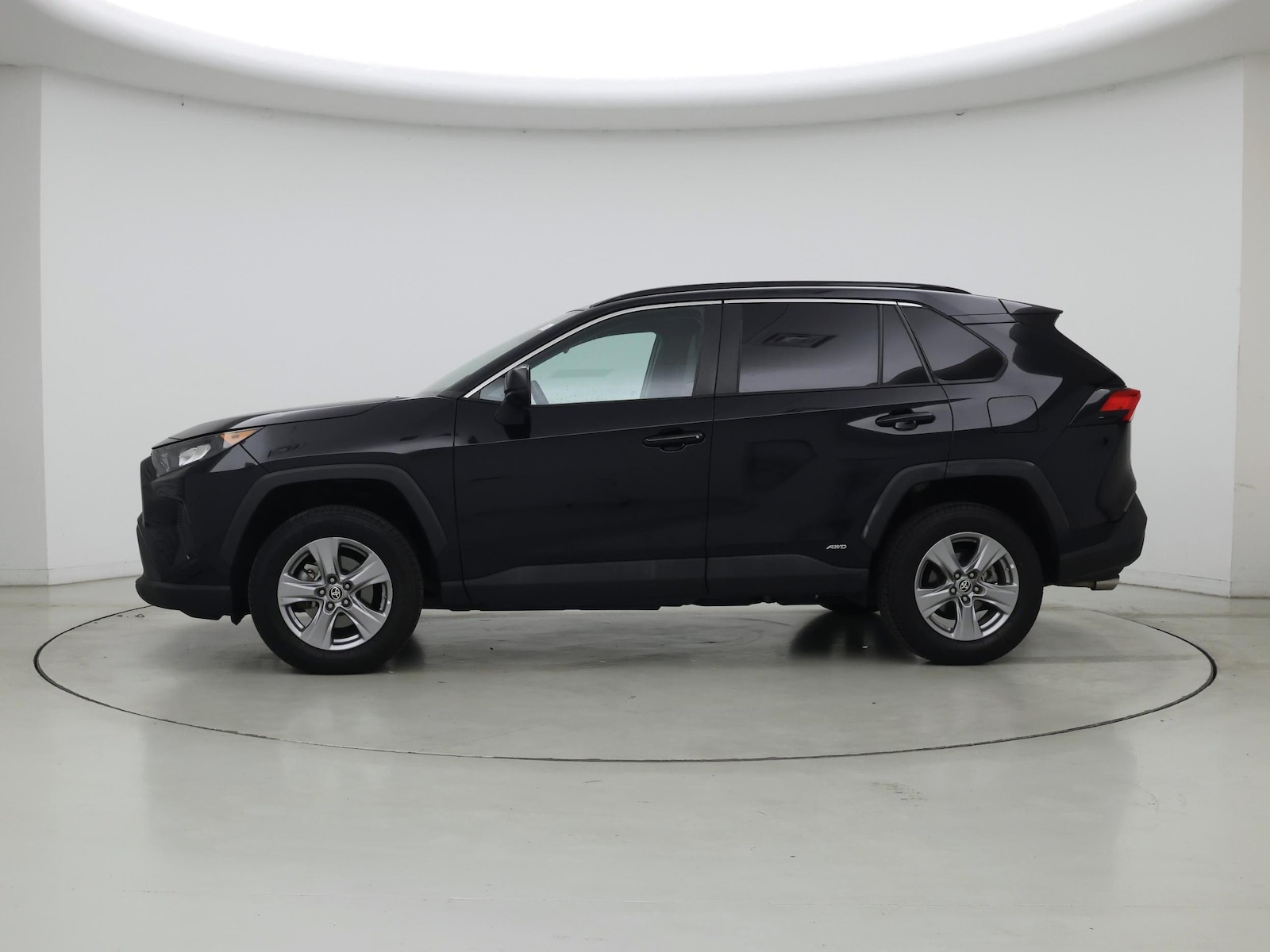 2022 Toyota RAV4 LE - Photo 4
