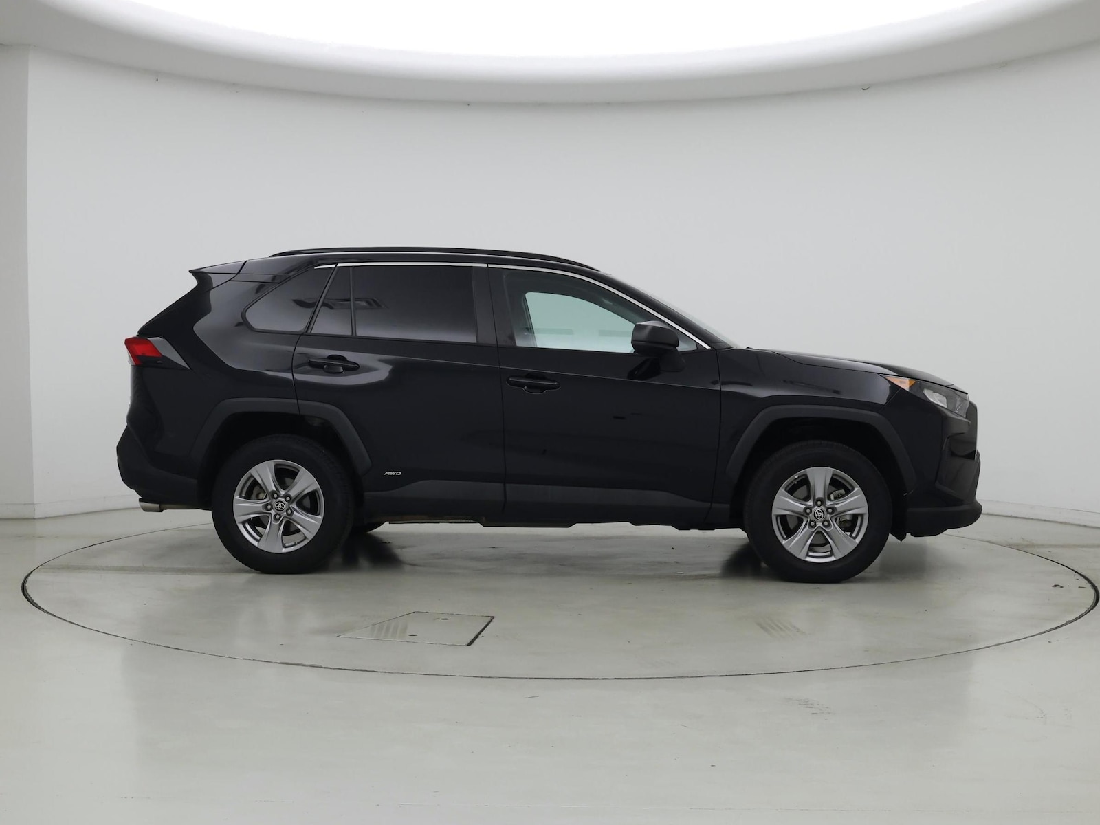 2022 Toyota RAV4 LE - Photo 8