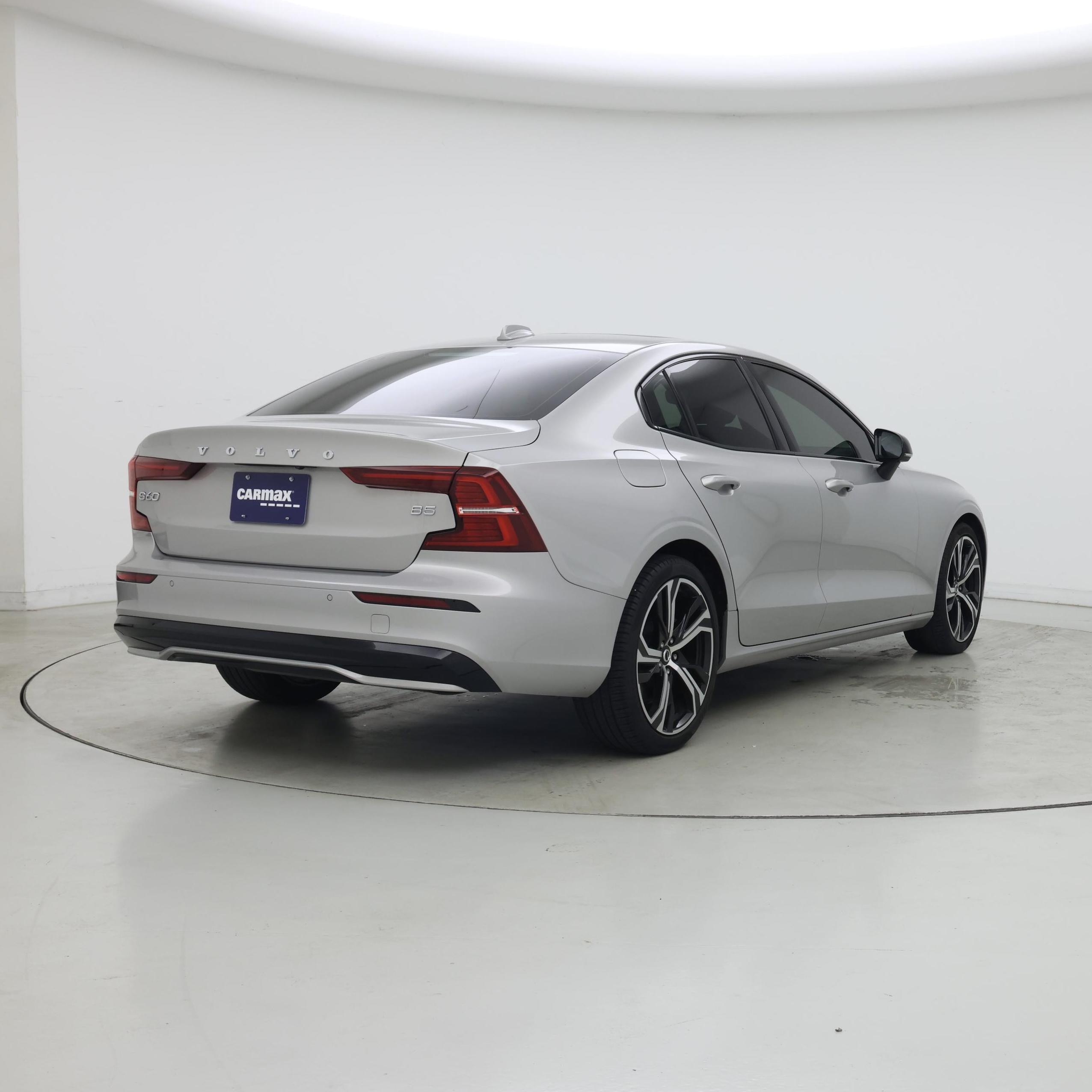 Thumbnail: 2023 Volvo S60 - 8