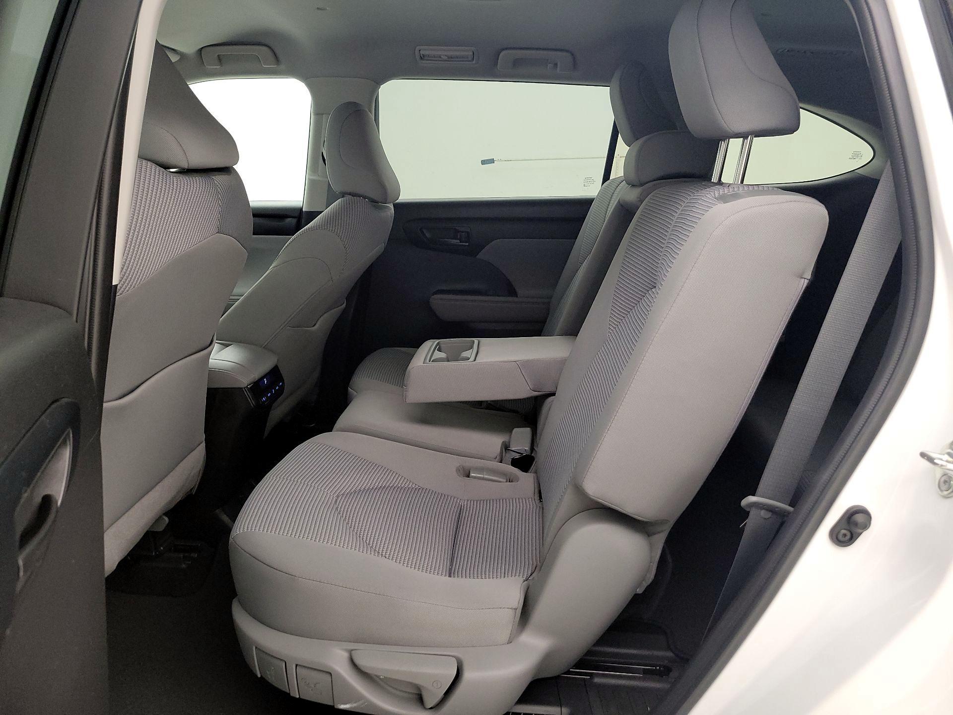 Thumbnail: 2022 Toyota Highlander - 19