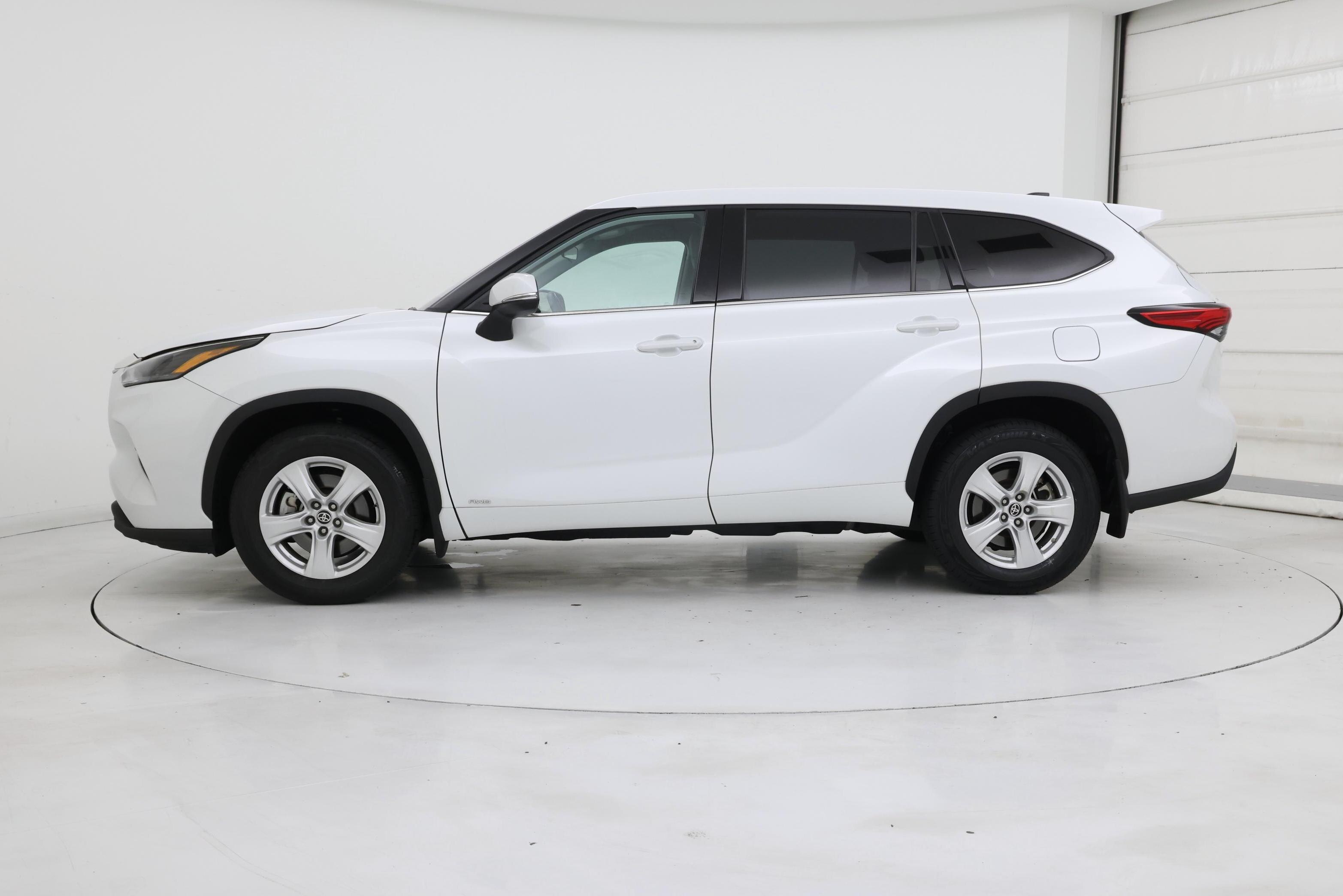 Thumbnail: 2022 Toyota Highlander - 3