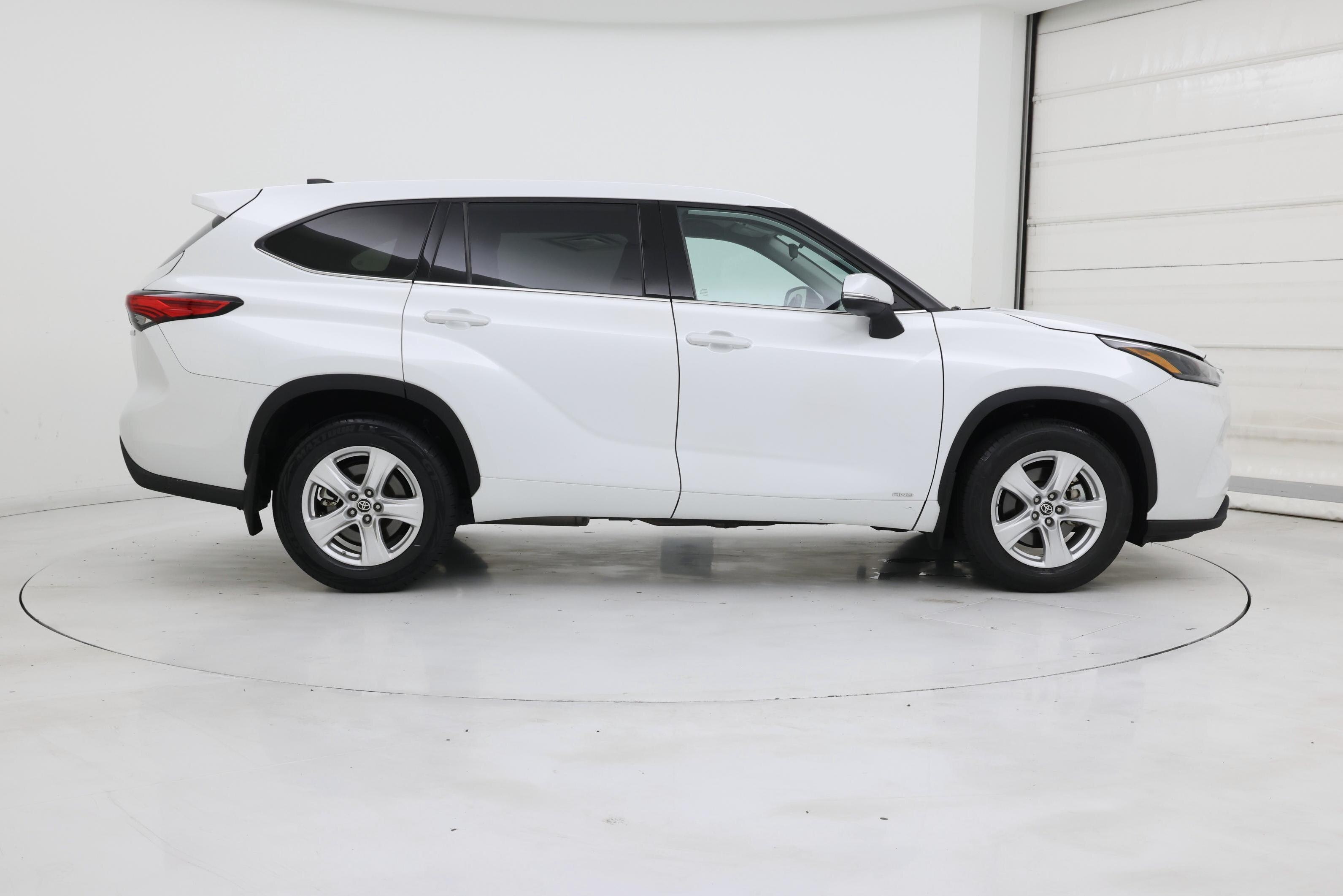 Thumbnail: 2022 Toyota Highlander - 7
