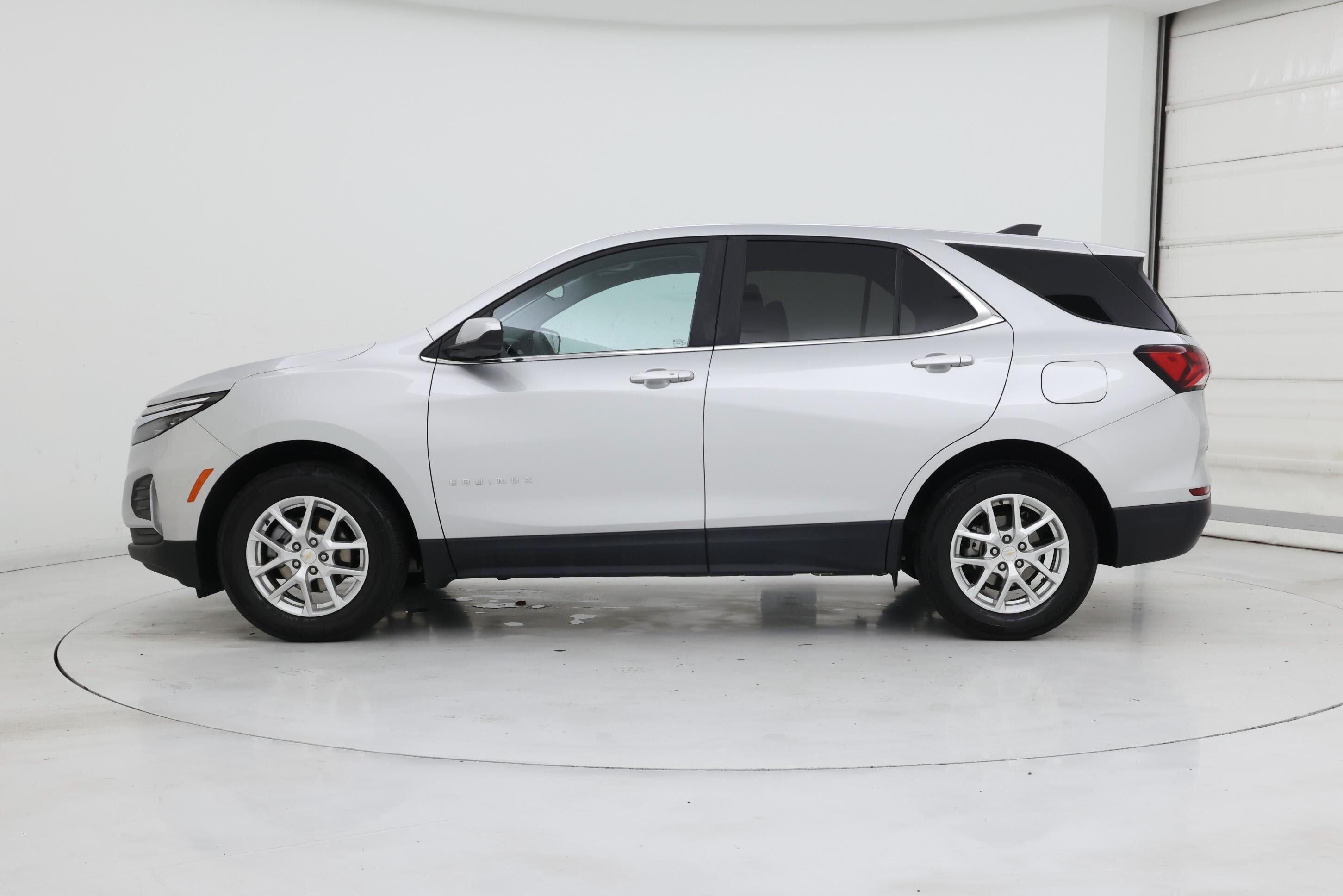 Thumbnail: 2022 Chevrolet Equinox - 3