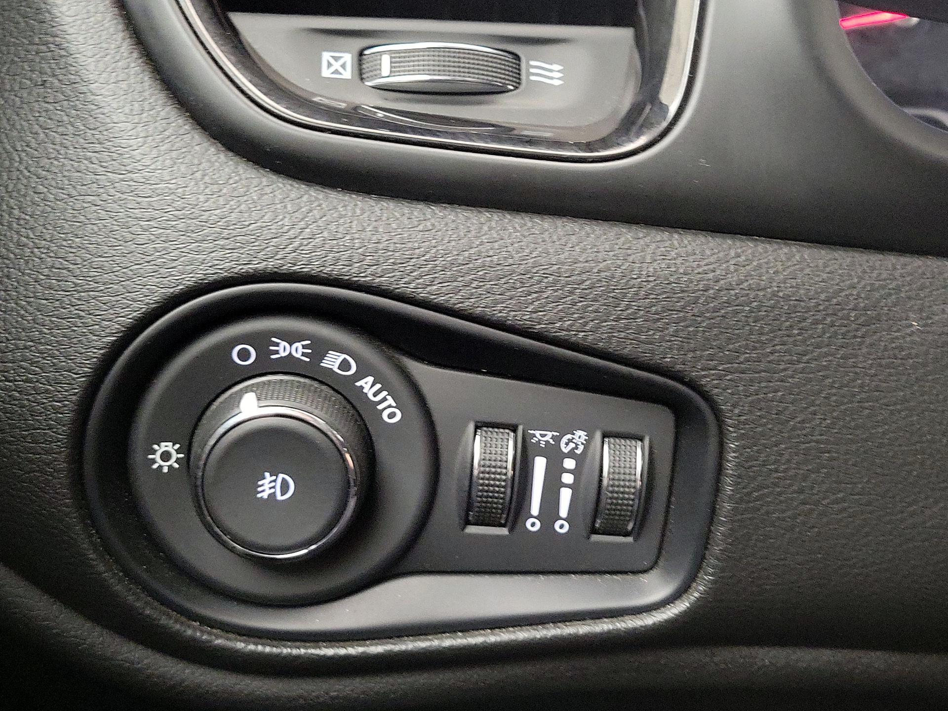 Thumbnail: 2022 Jeep Renegade - 13