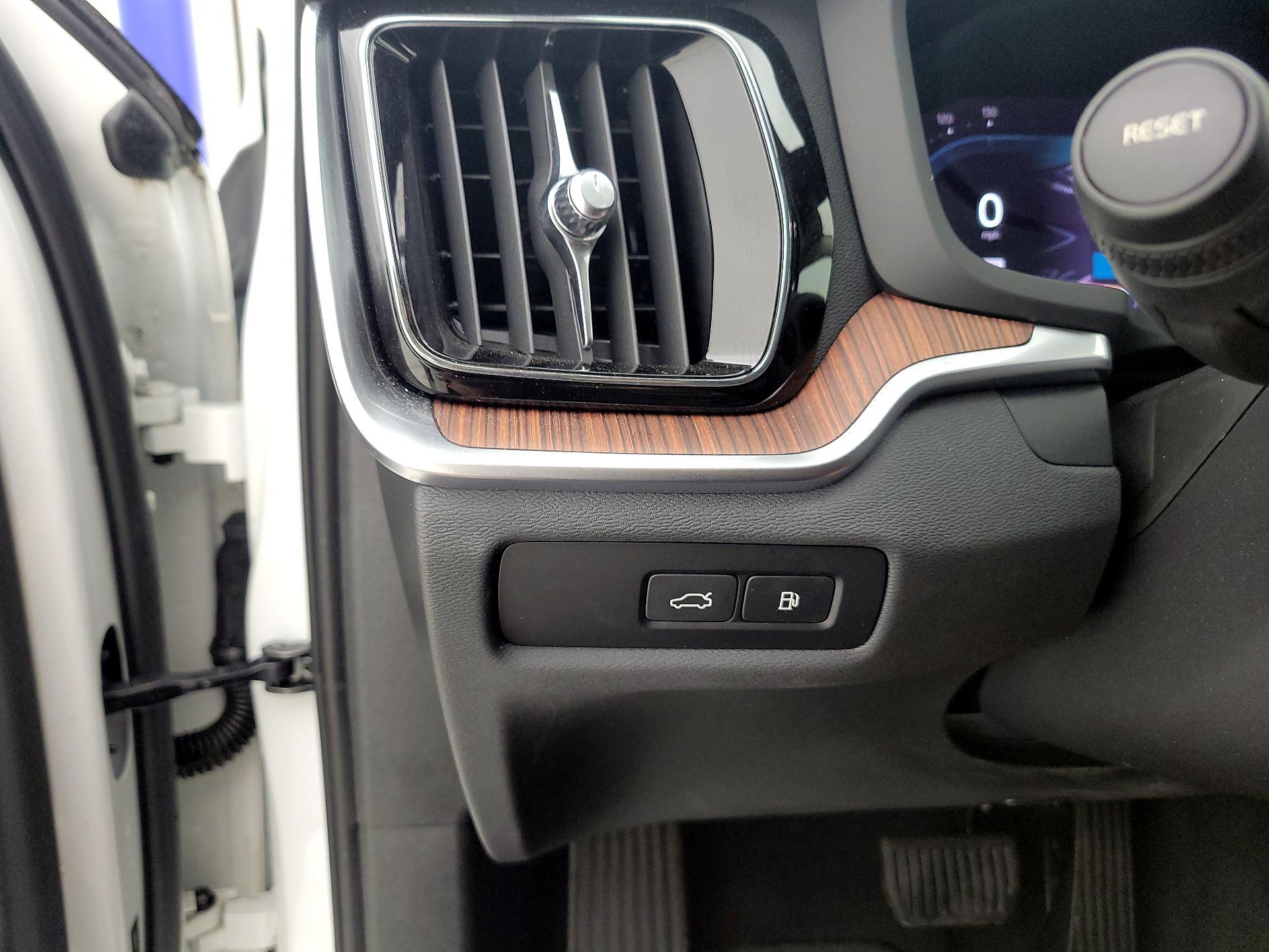 Thumbnail: 2023 Volvo S60 - 13
