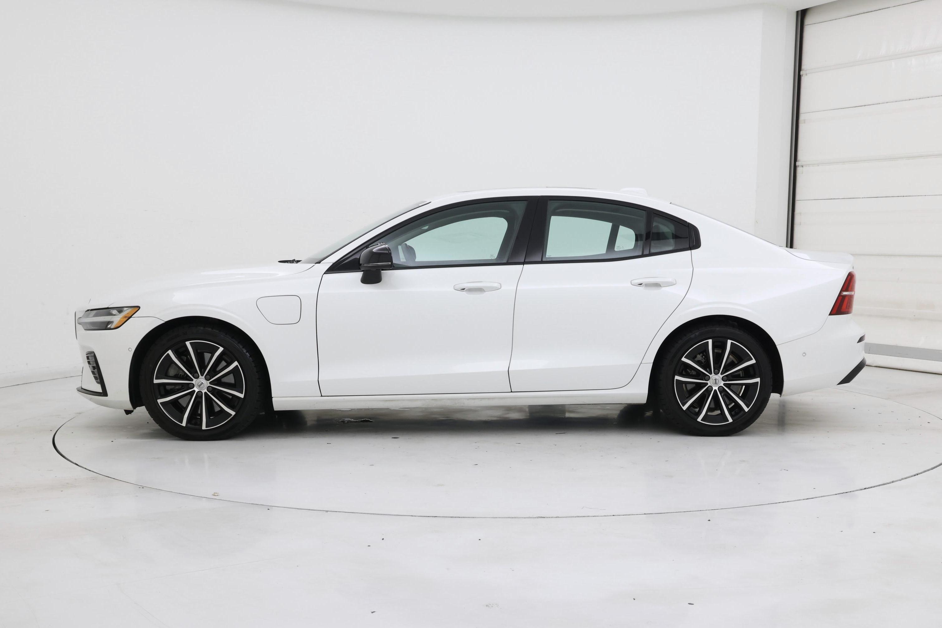 Thumbnail: 2023 Volvo S60 - 3
