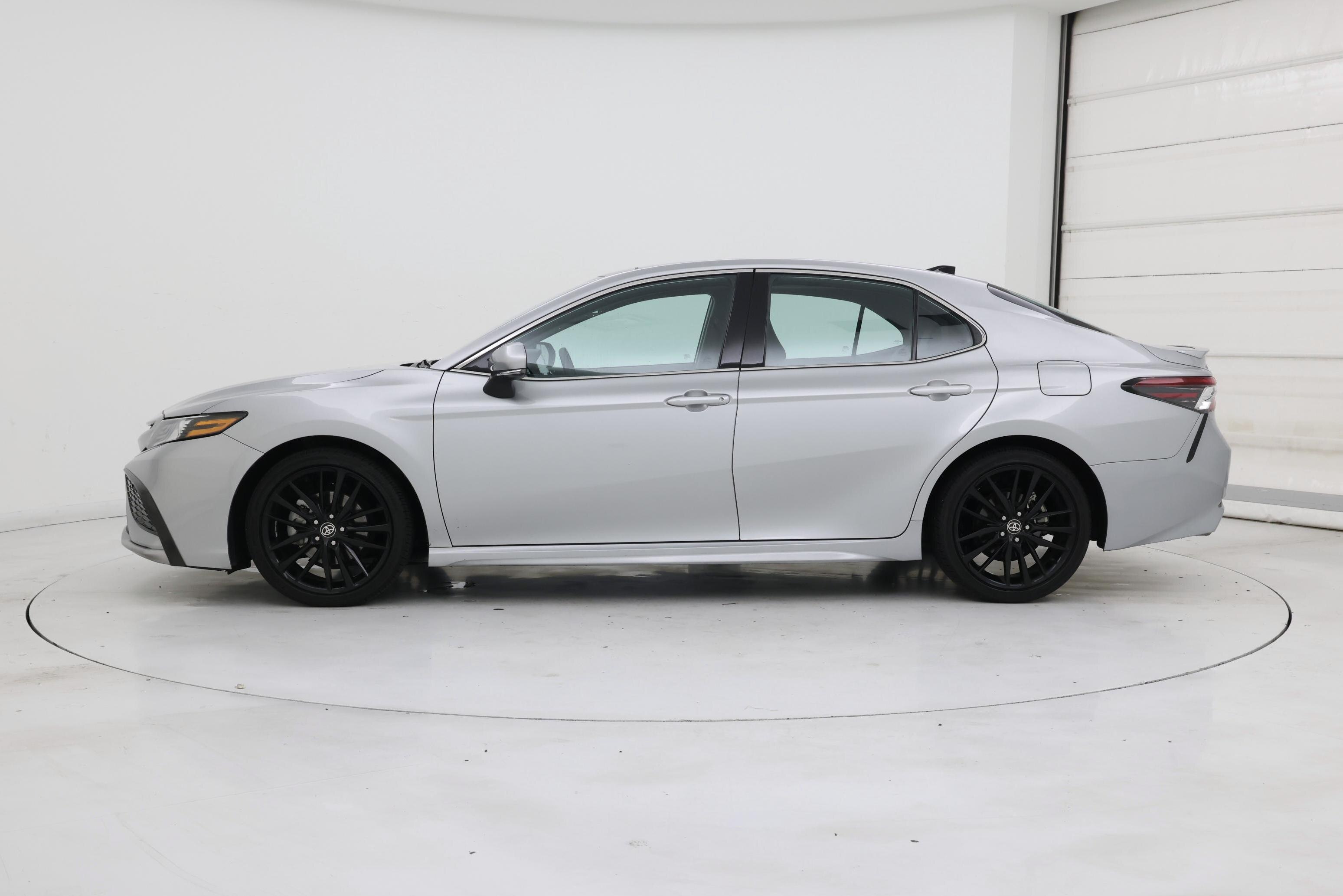 Thumbnail: 2022 Toyota Camry - 3