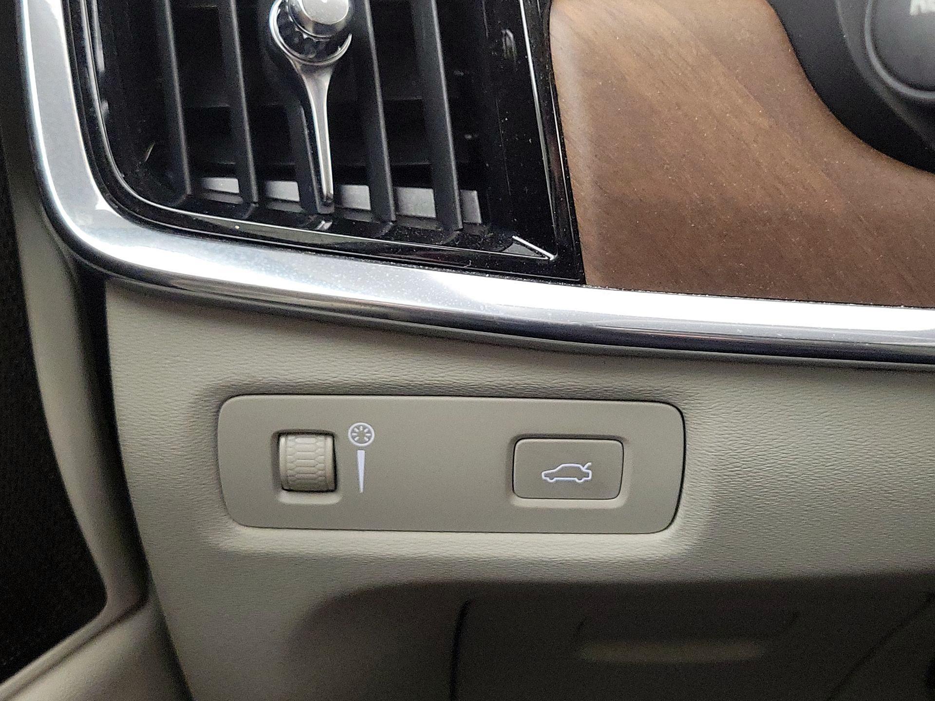 Thumbnail: 2020 Volvo S90 - 13