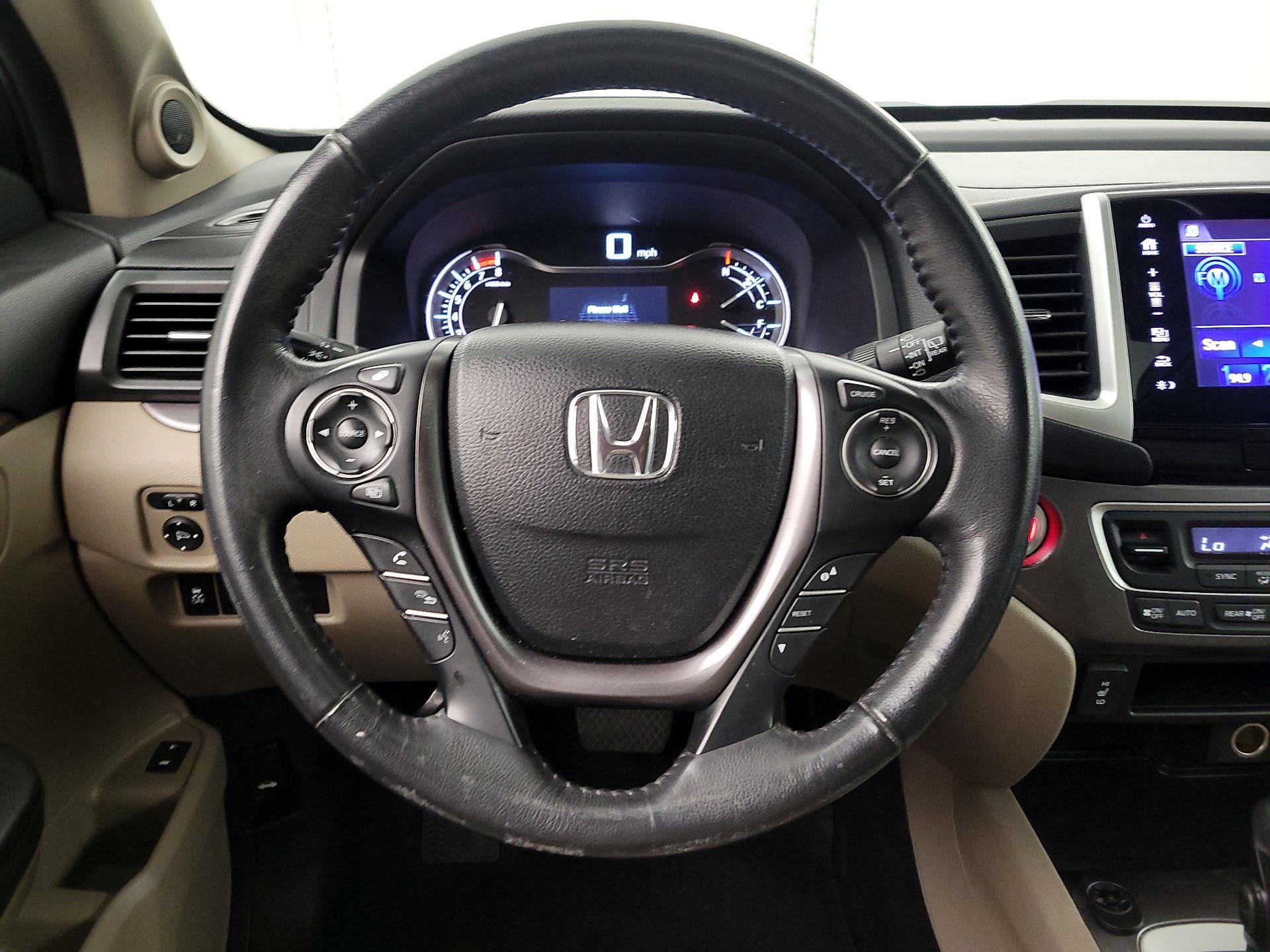 Thumbnail: 2018 Honda Pilot - 10