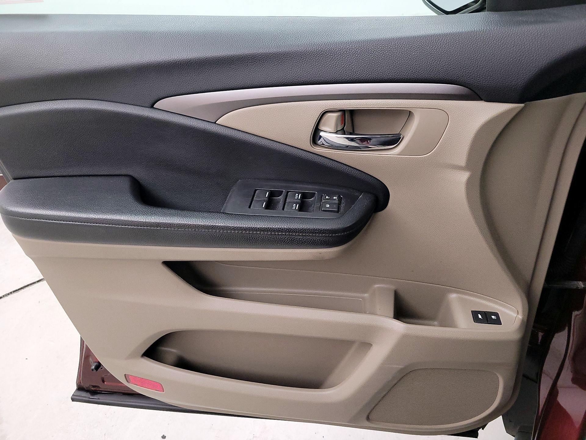 Thumbnail: 2018 Honda Pilot - 12