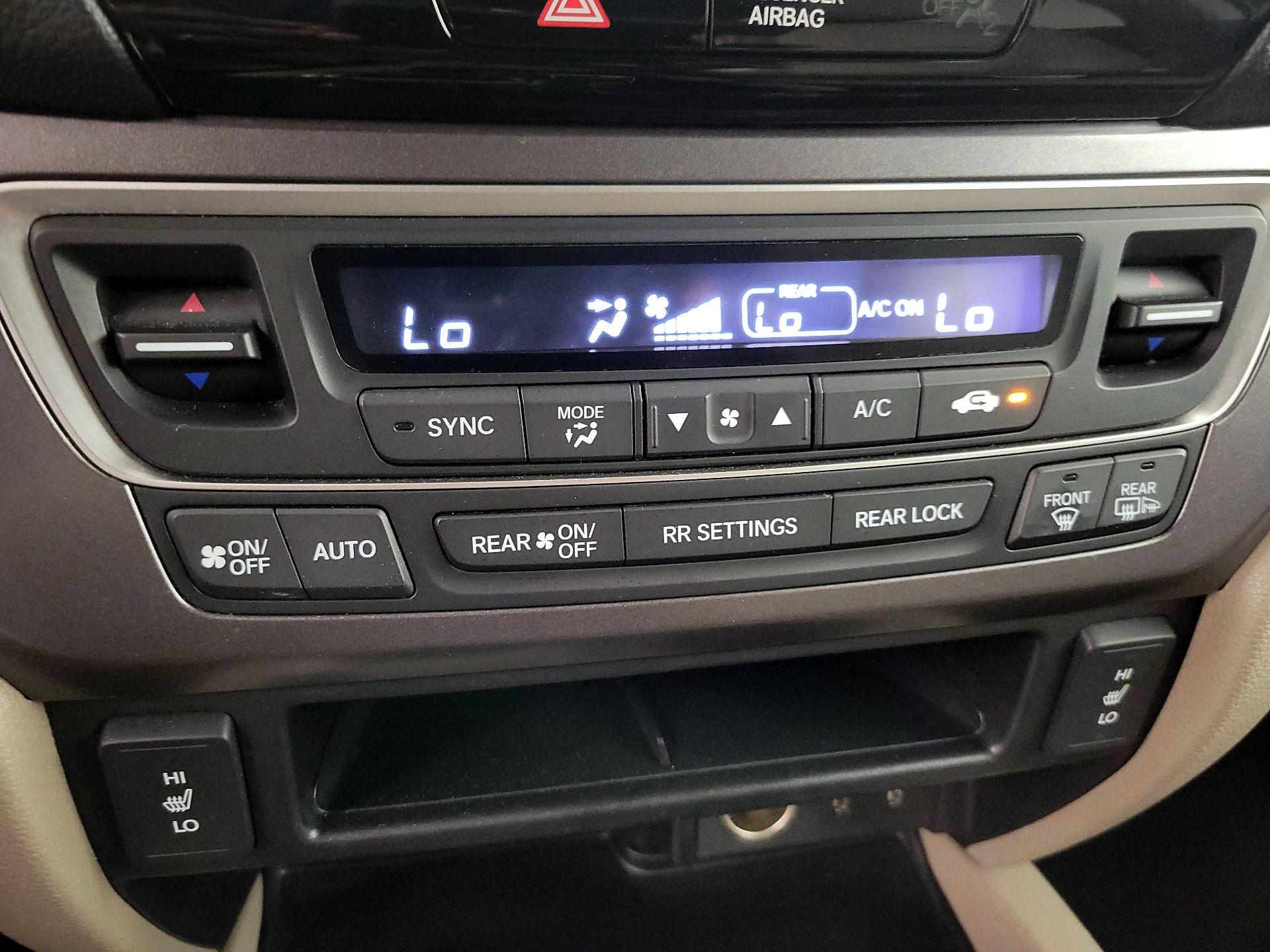 Thumbnail: 2018 Honda Pilot - 16