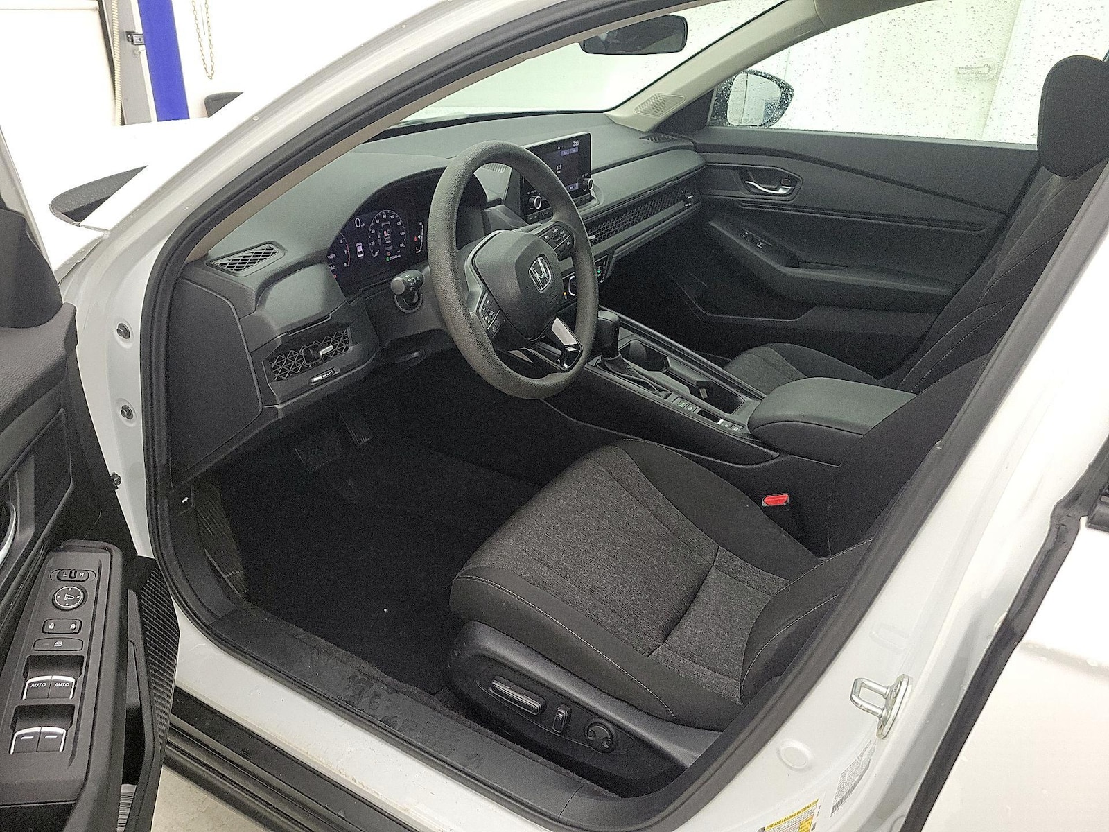 2025 Honda Accord SE - Photo 12