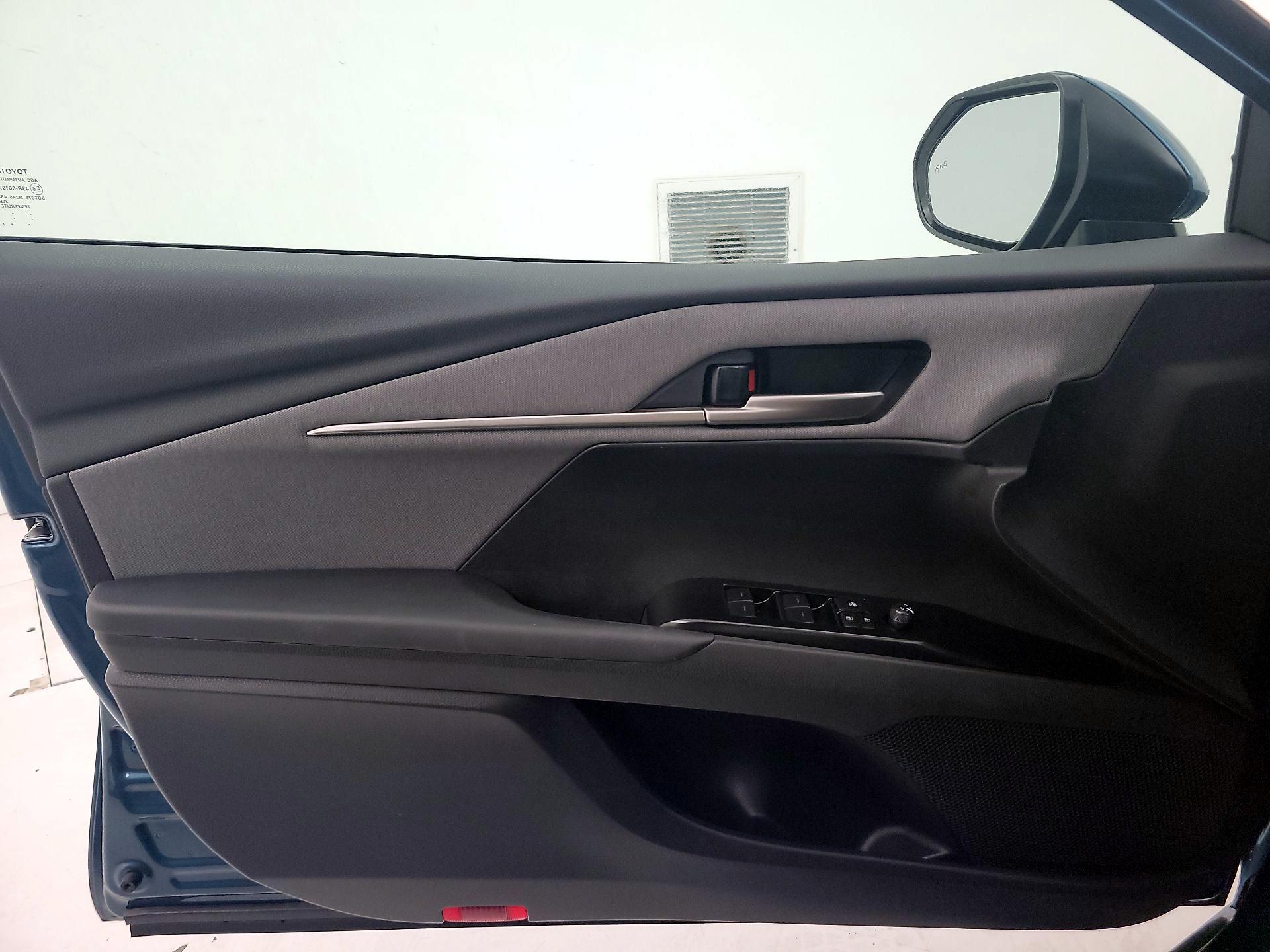 Thumbnail: 2025 Toyota Camry - 12