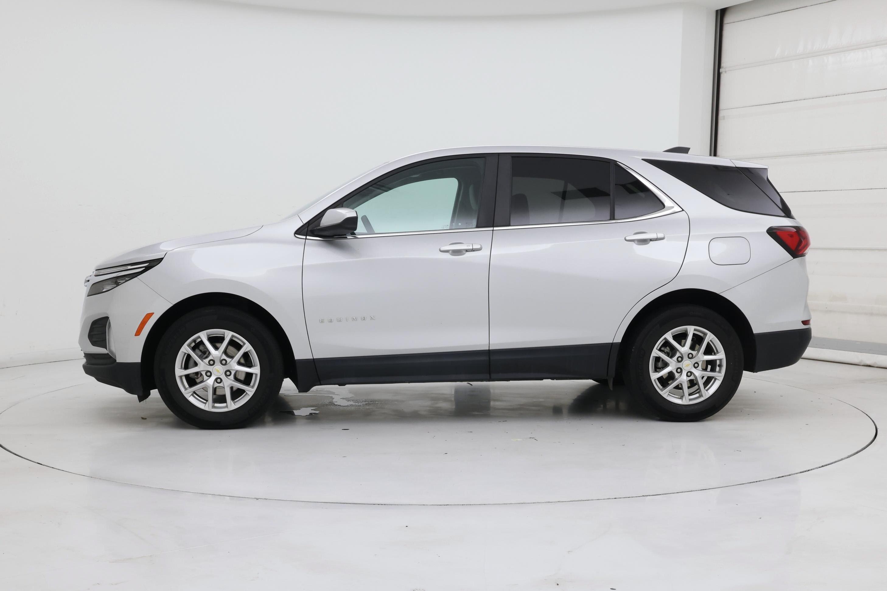 Thumbnail: 2022 Chevrolet Equinox - 3