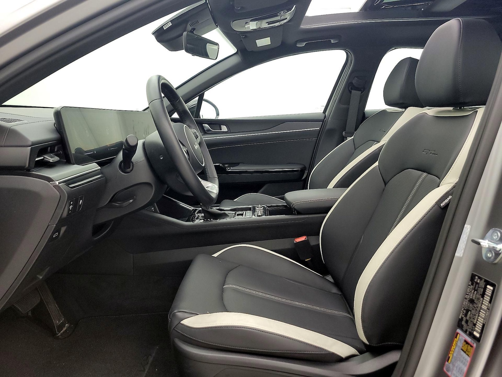 2025 Kia K5 GT-Line - Photo 12