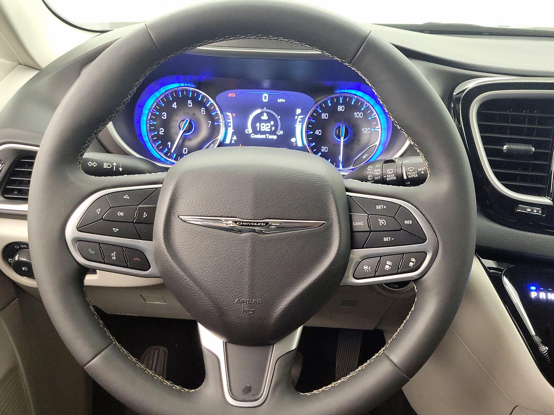 Thumbnail: 2024 Chrysler Pacifica - 10