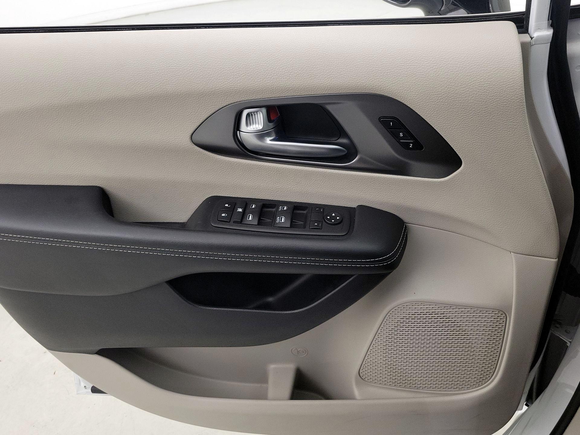 Thumbnail: 2024 Chrysler Pacifica - 12