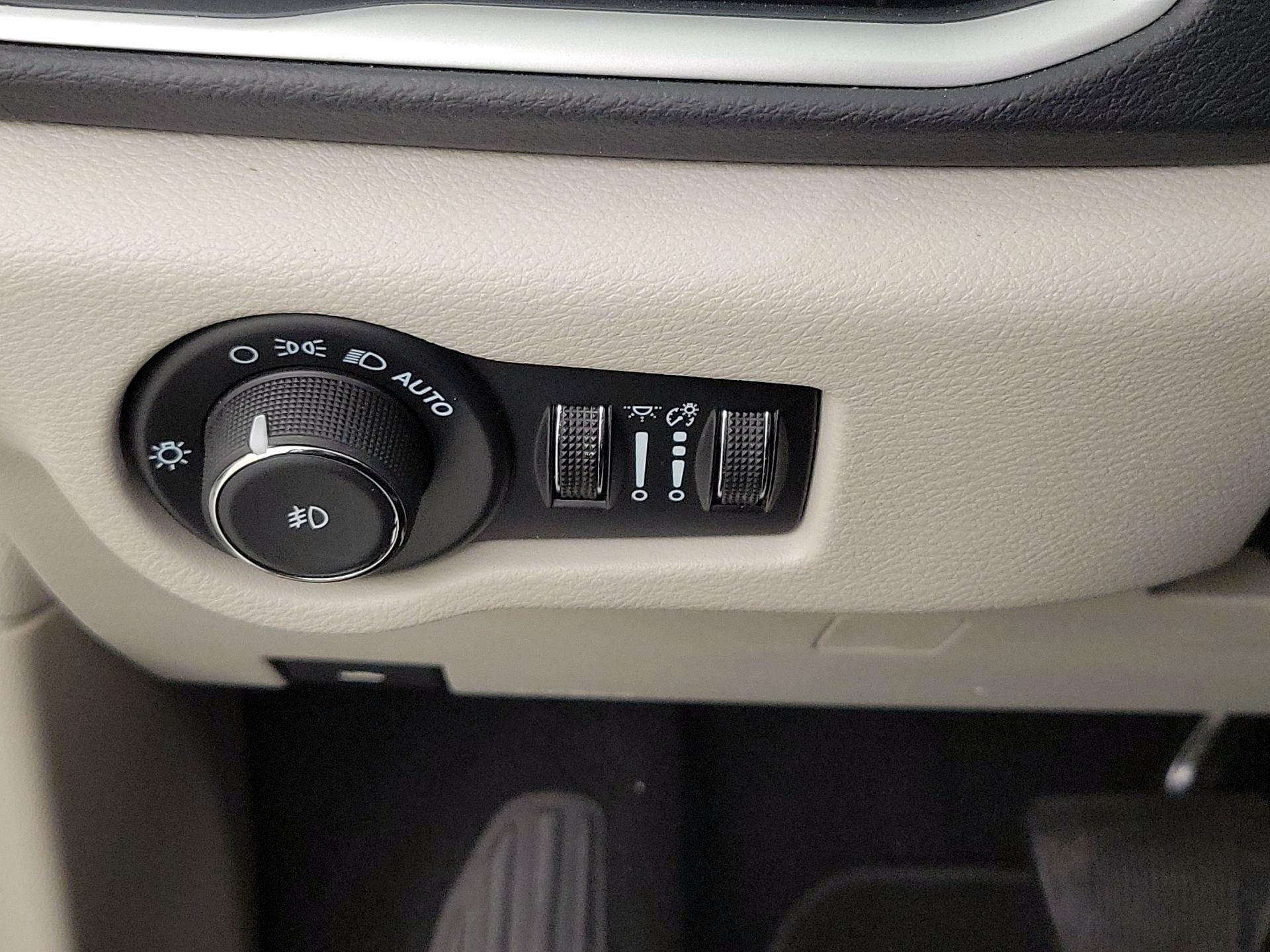 Thumbnail: 2024 Chrysler Pacifica - 13
