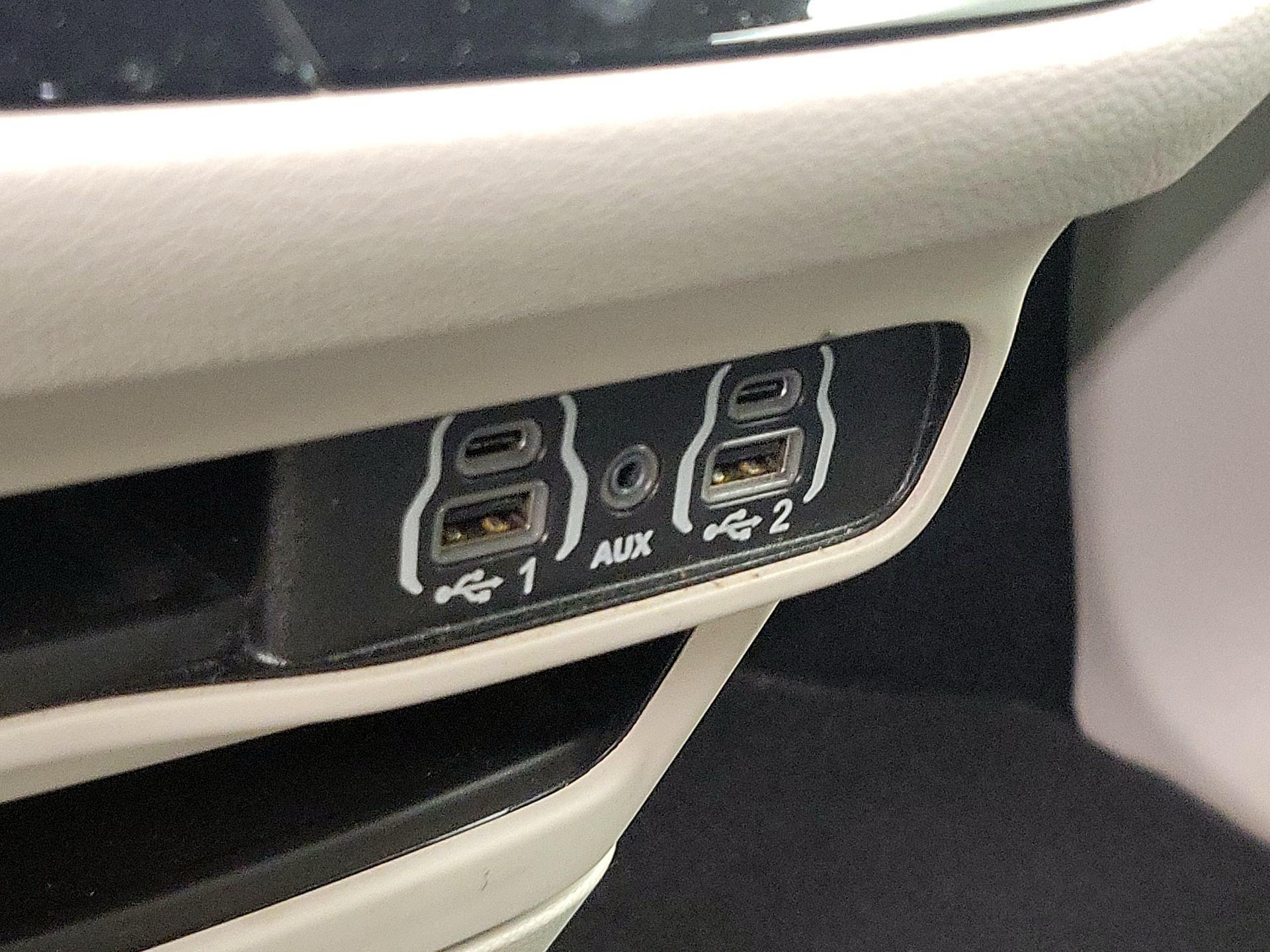 Thumbnail: 2024 Chrysler Pacifica - 18