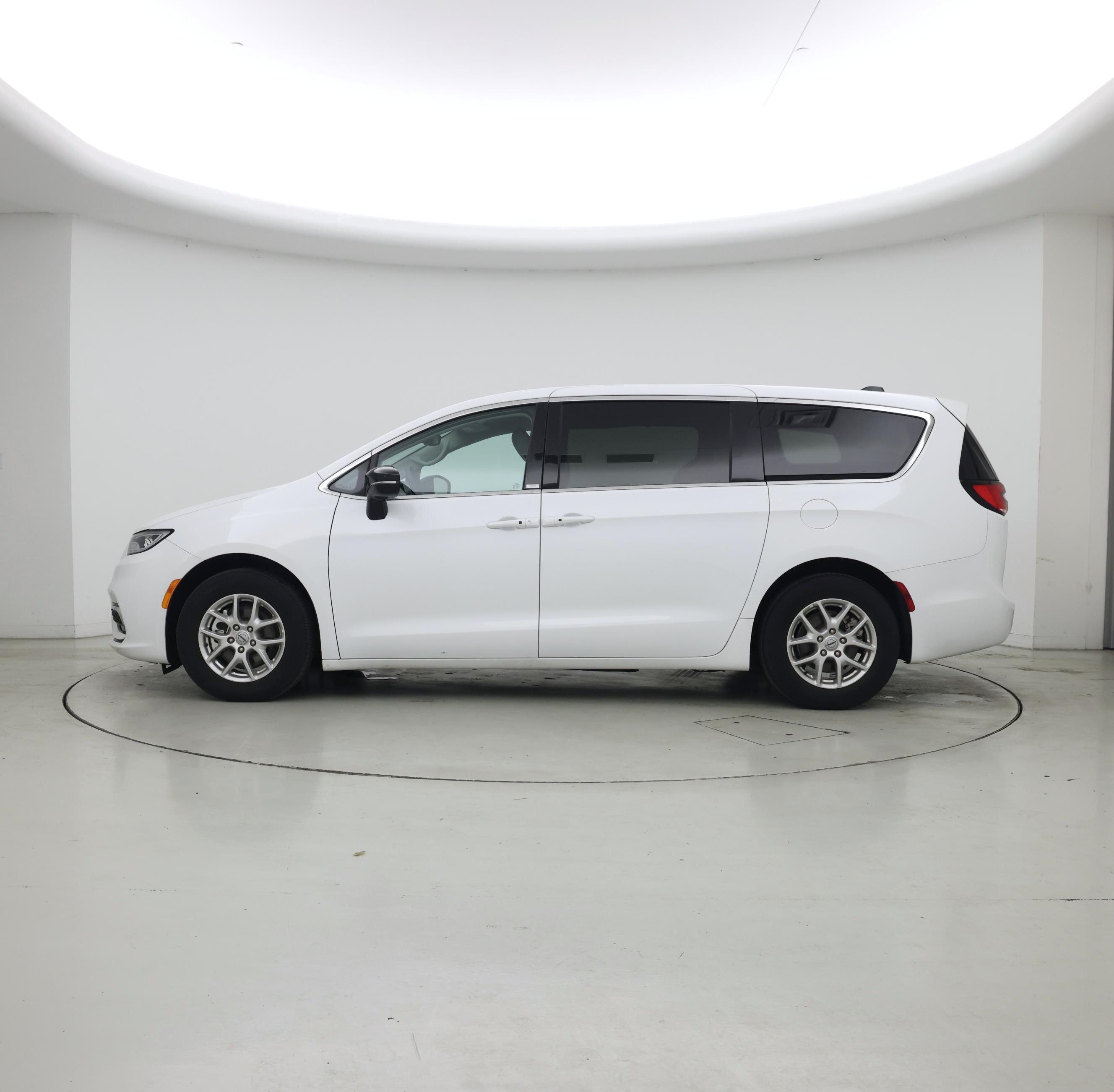 Thumbnail: 2024 Chrysler Pacifica - 3