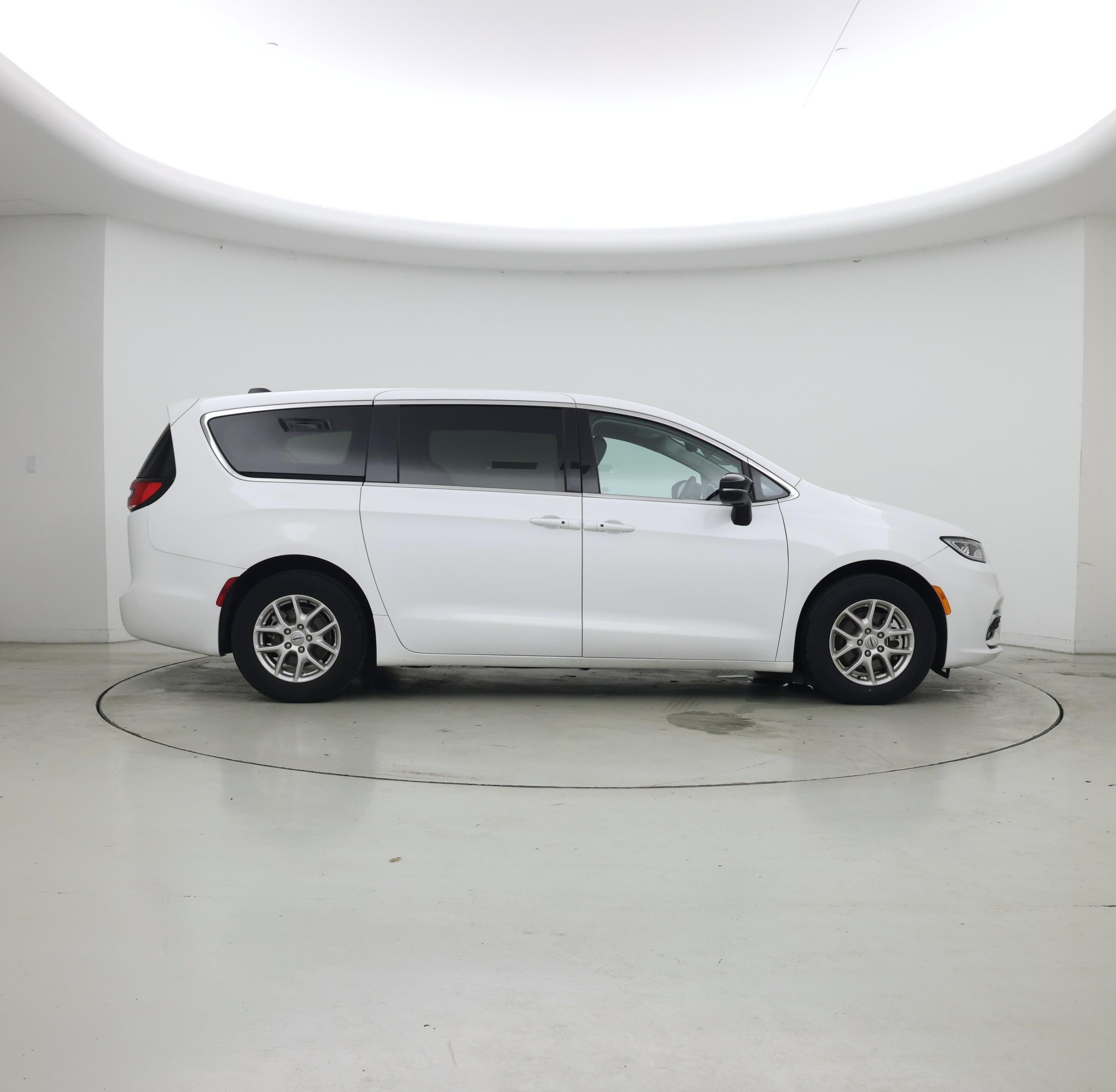 Thumbnail: 2024 Chrysler Pacifica - 7