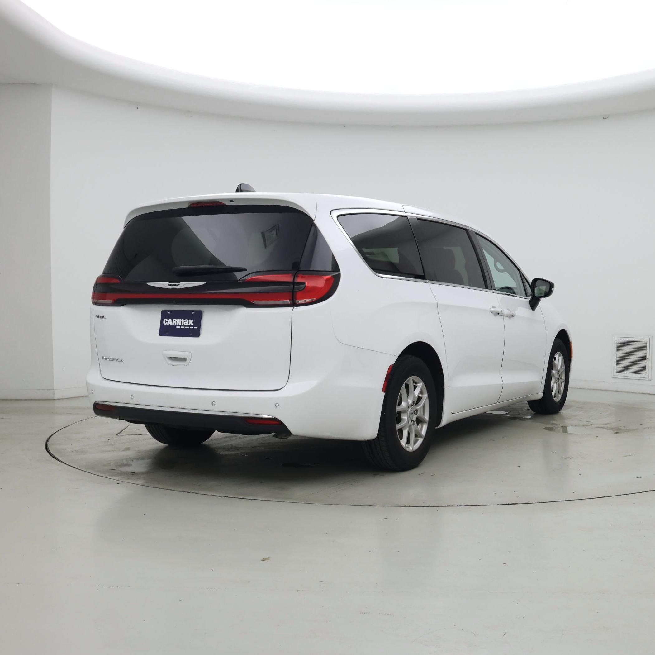 Thumbnail: 2024 Chrysler Pacifica - 8