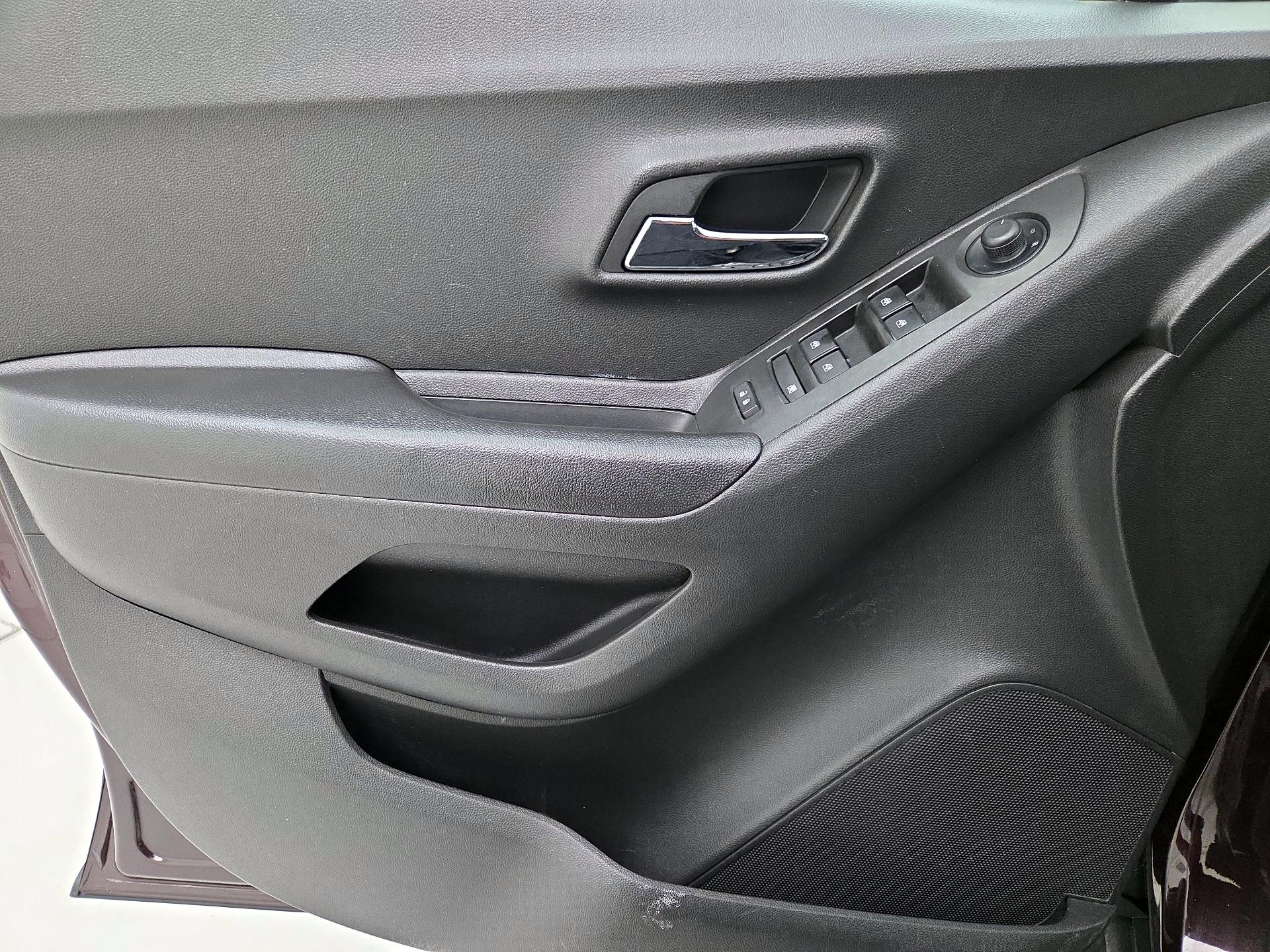 Thumbnail: 2022 Chevrolet Trax - 12