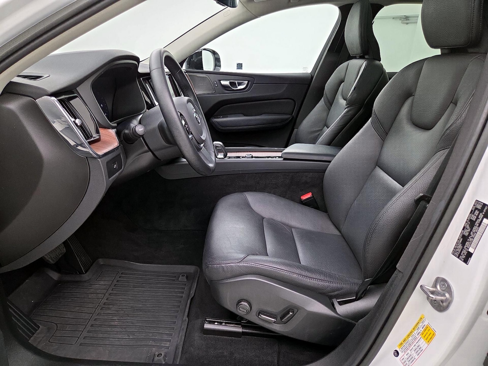 2023 Volvo XC60 Plus - Photo 12