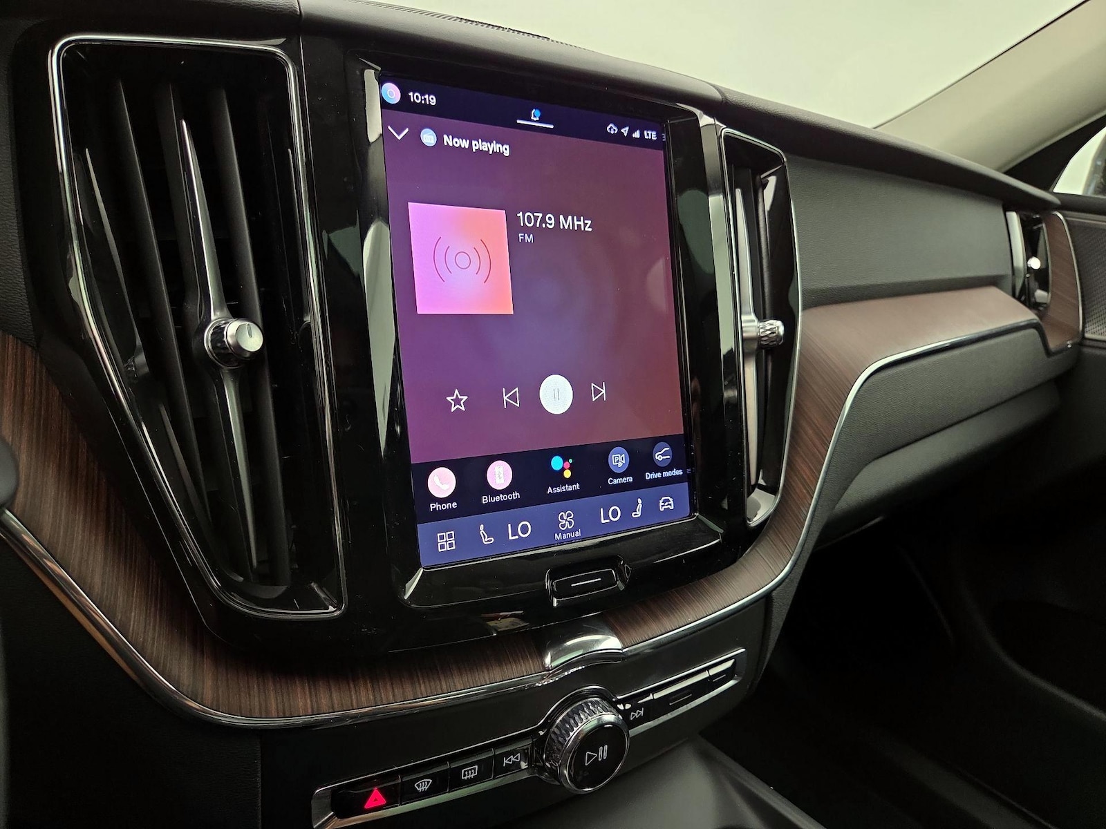 2023 Volvo XC60 Plus - Photo 17