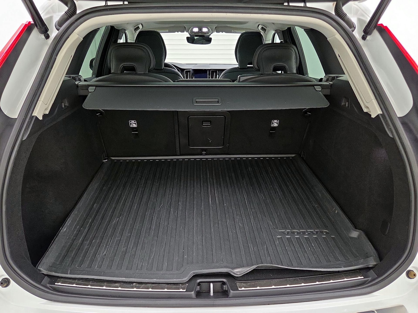 2023 Volvo XC60 Plus - Photo 23