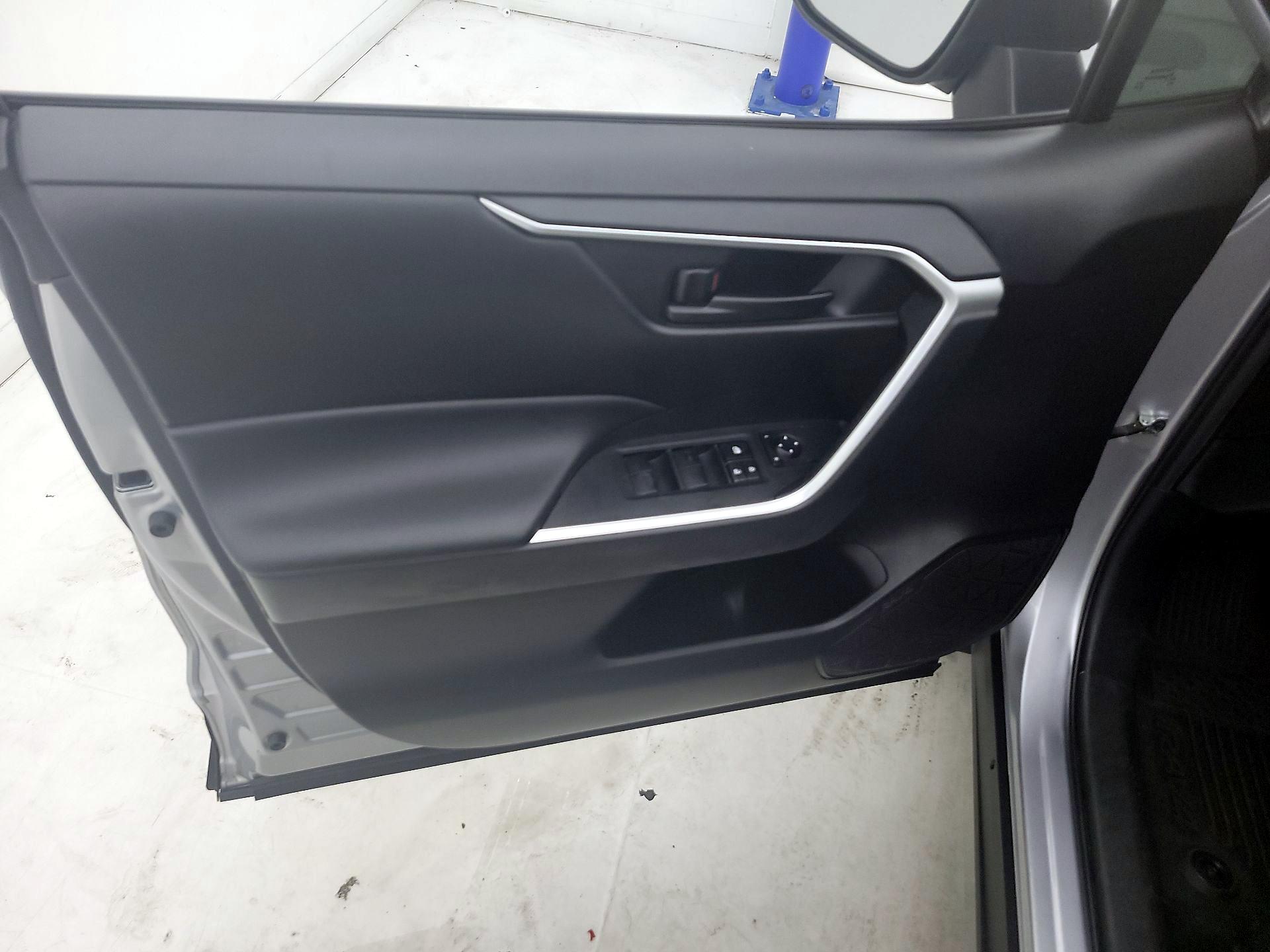 Thumbnail: 2023 Toyota RAV4 - 12