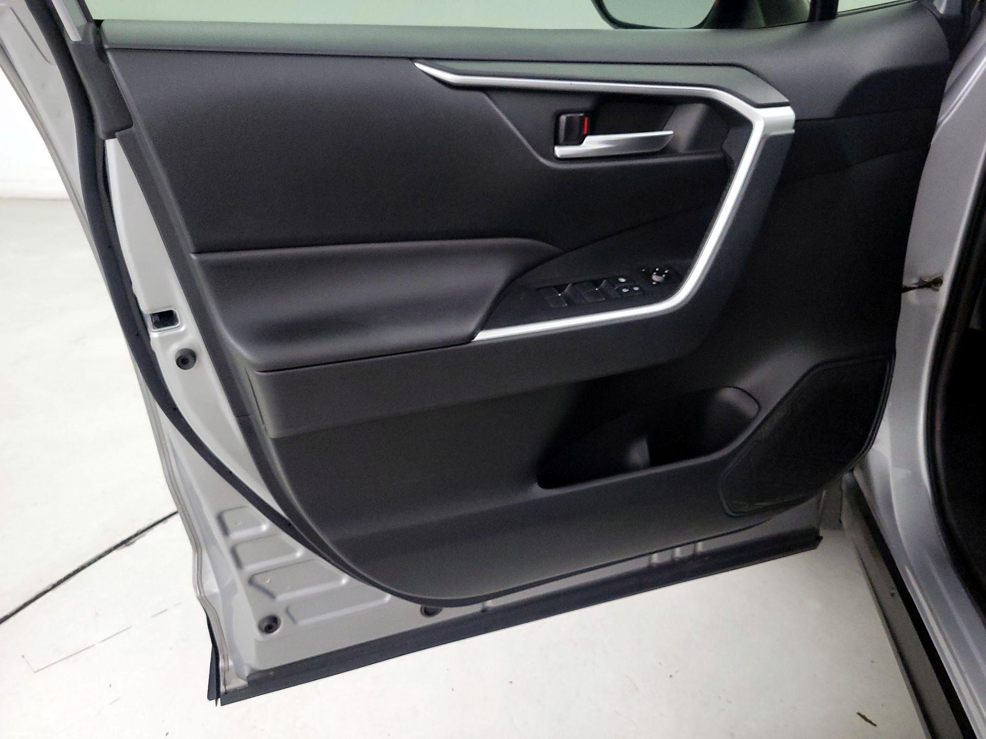 Thumbnail: 2019 Toyota RAV4 - 12