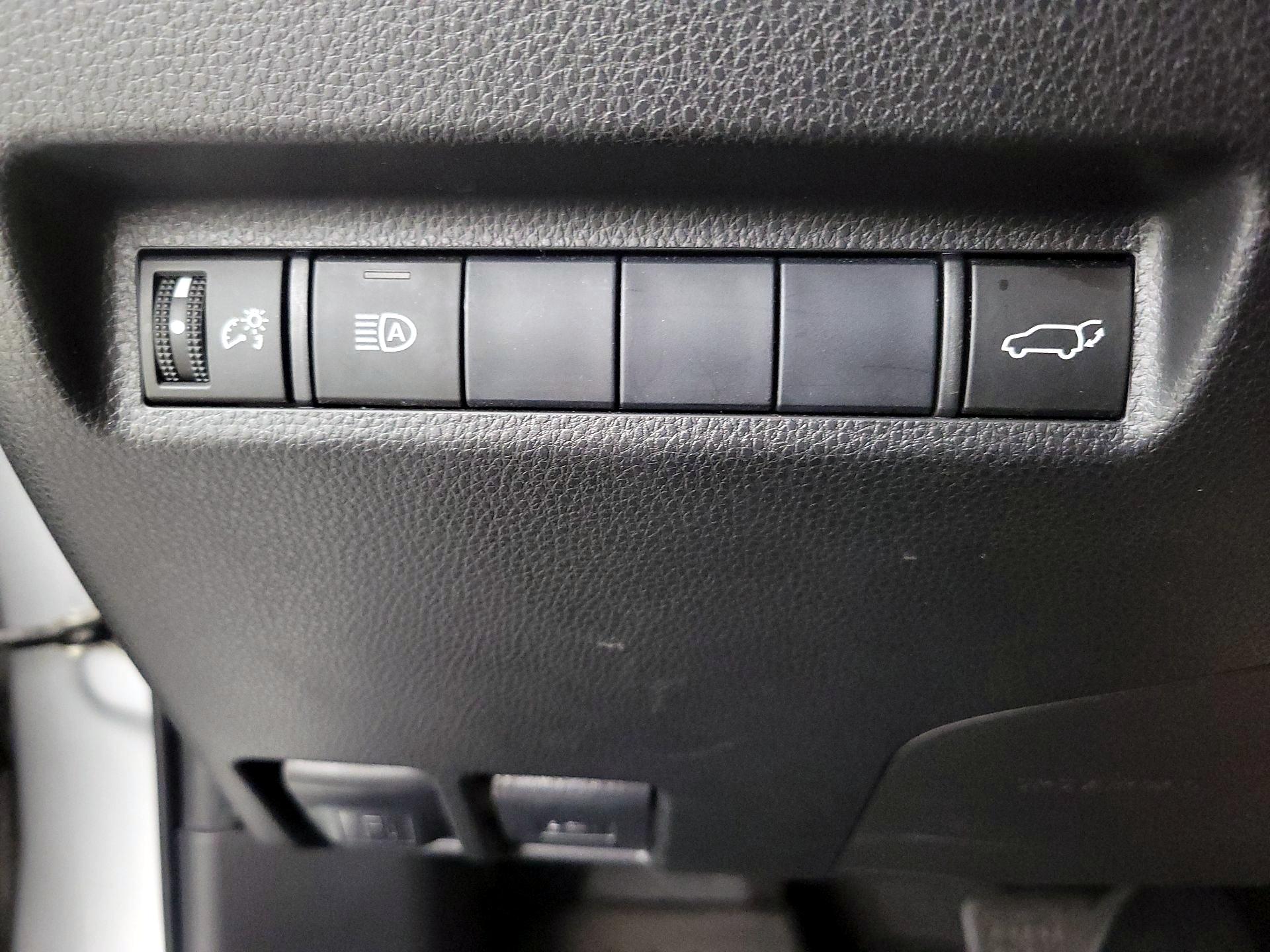 Thumbnail: 2019 Toyota RAV4 - 13