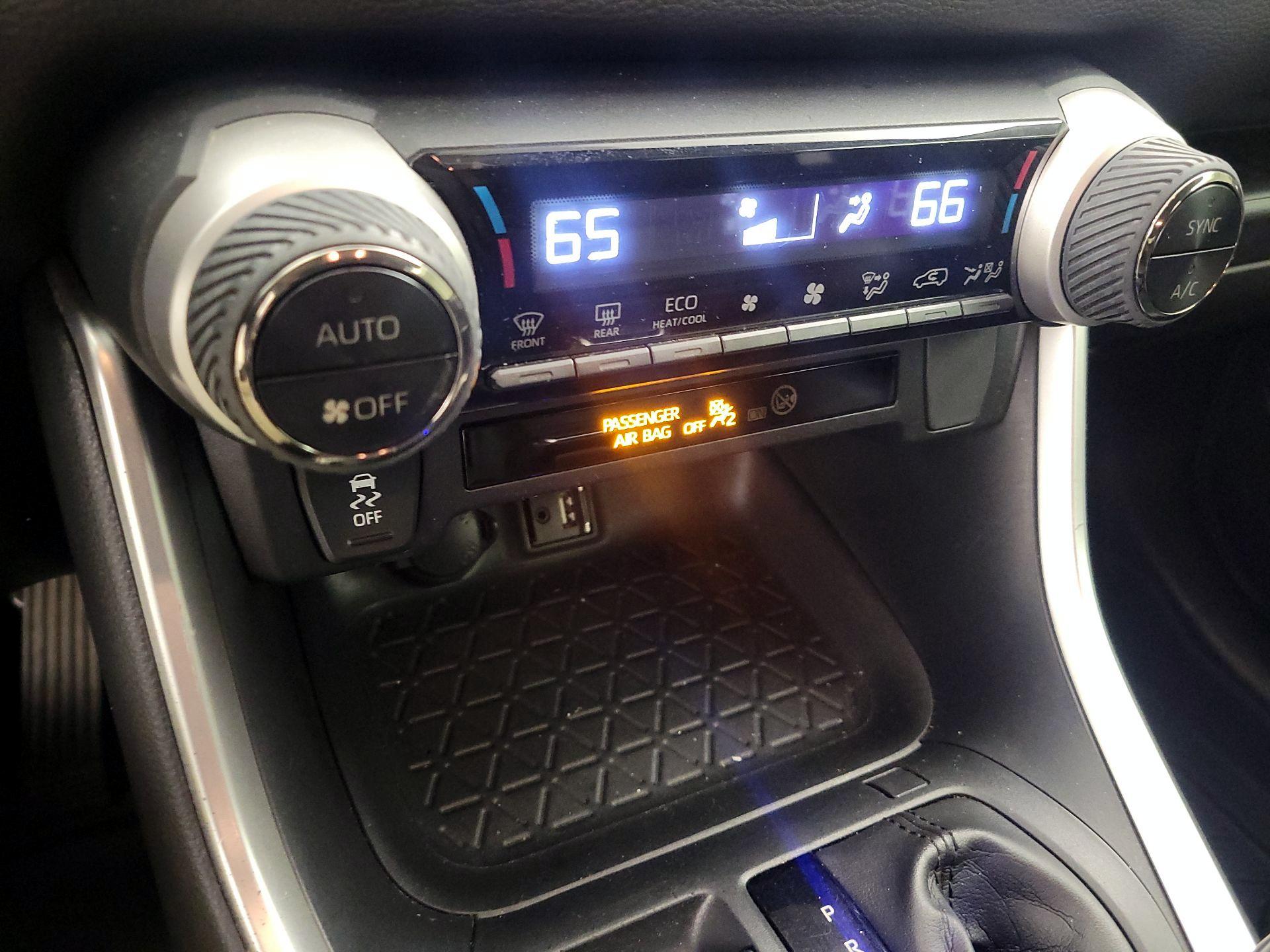 Thumbnail: 2019 Toyota RAV4 - 16