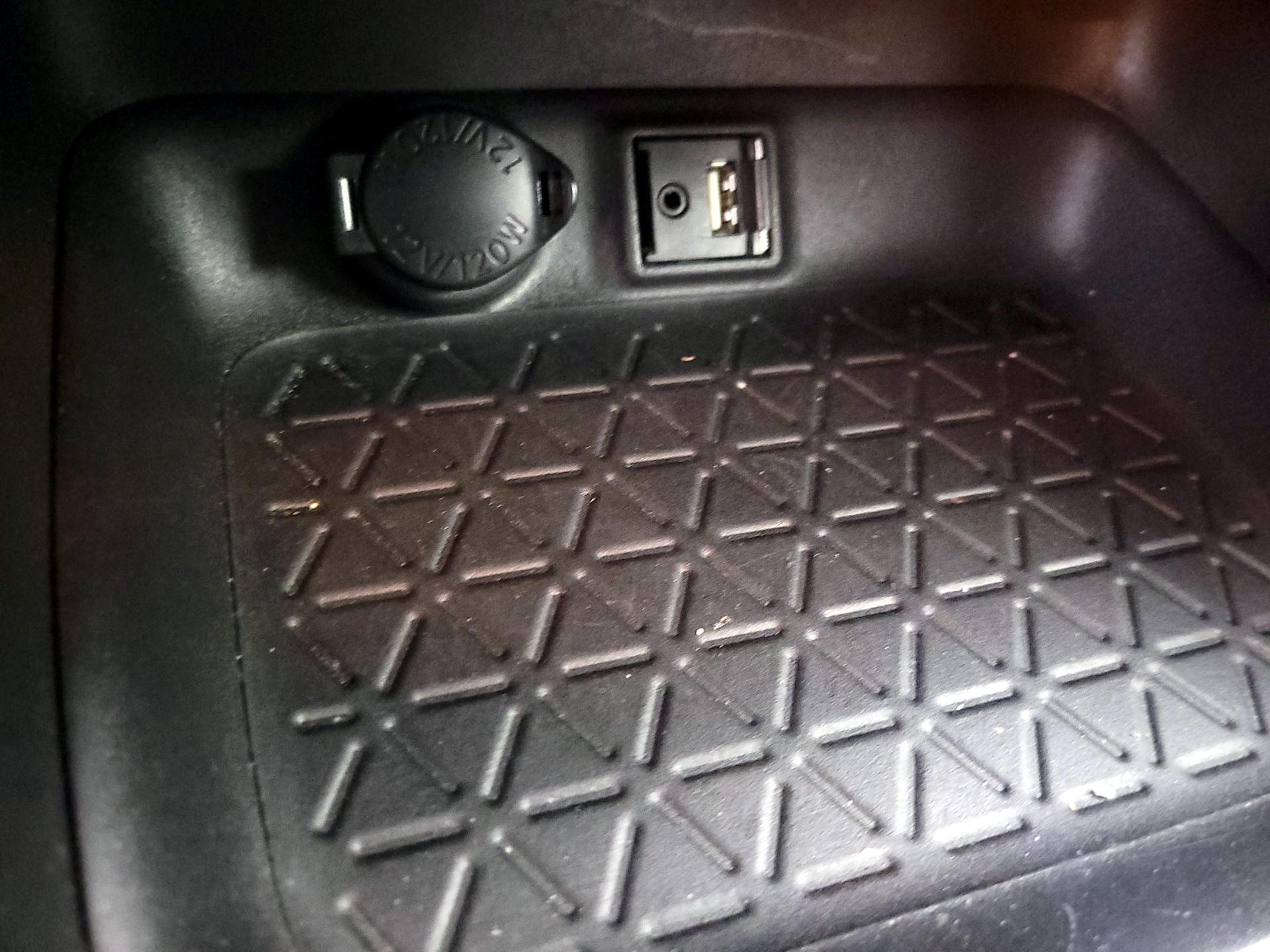 Thumbnail: 2019 Toyota RAV4 - 18