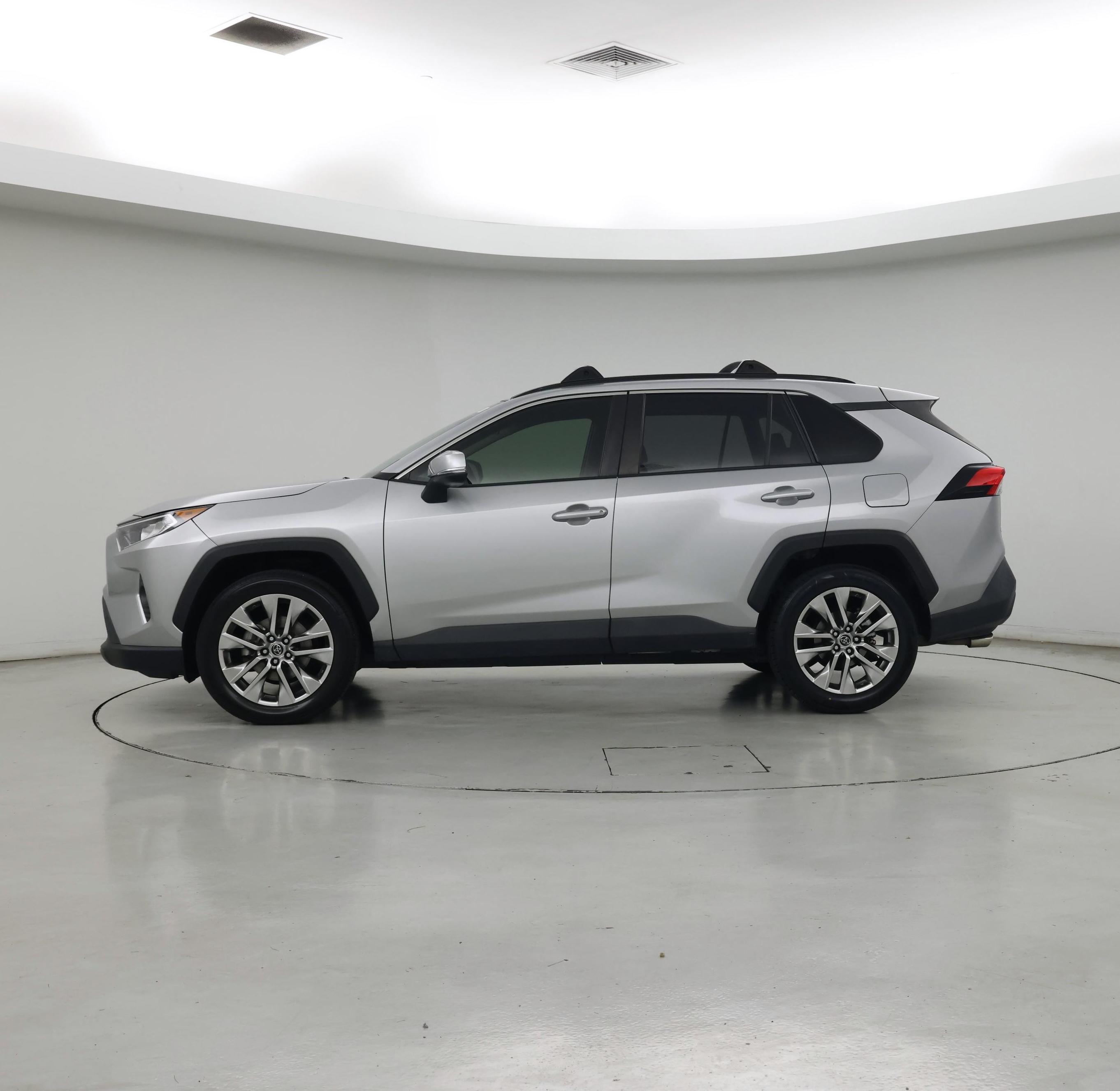 Thumbnail: 2019 Toyota RAV4 - 3