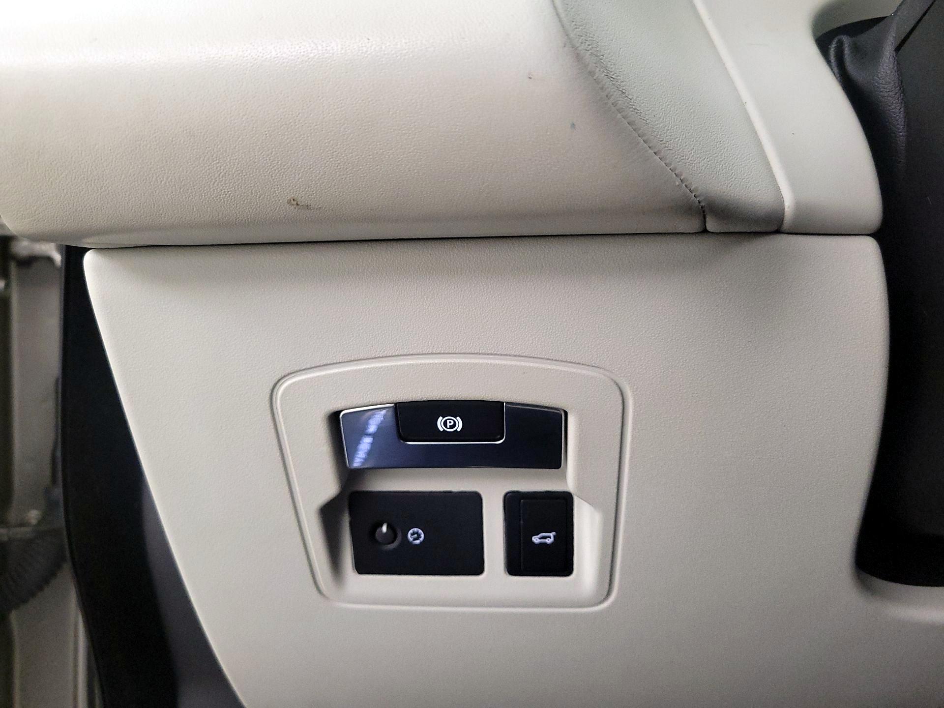 Thumbnail: 2020 Land Rover Range Rover Velar - 13