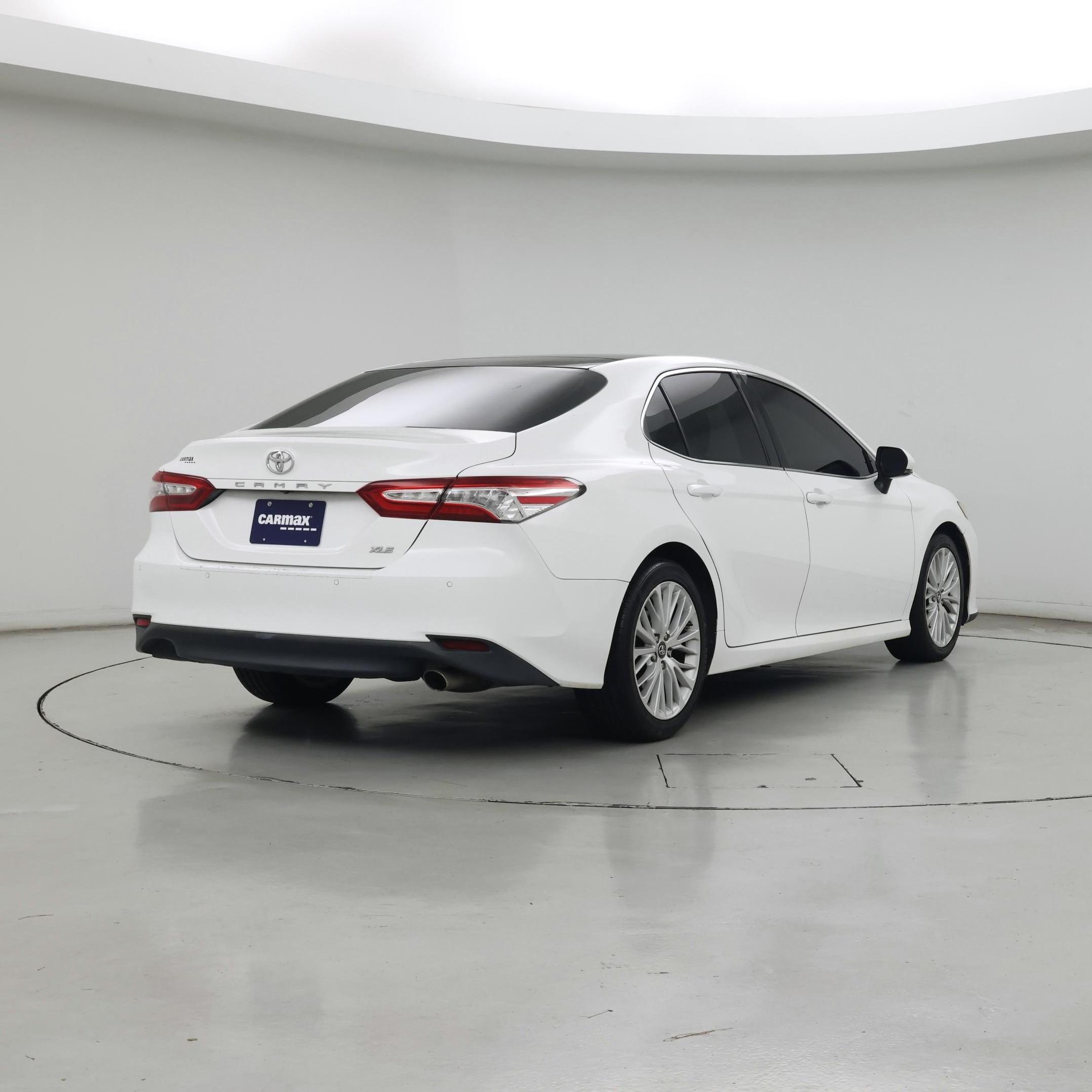 Thumbnail: 2018 Toyota Camry - 8