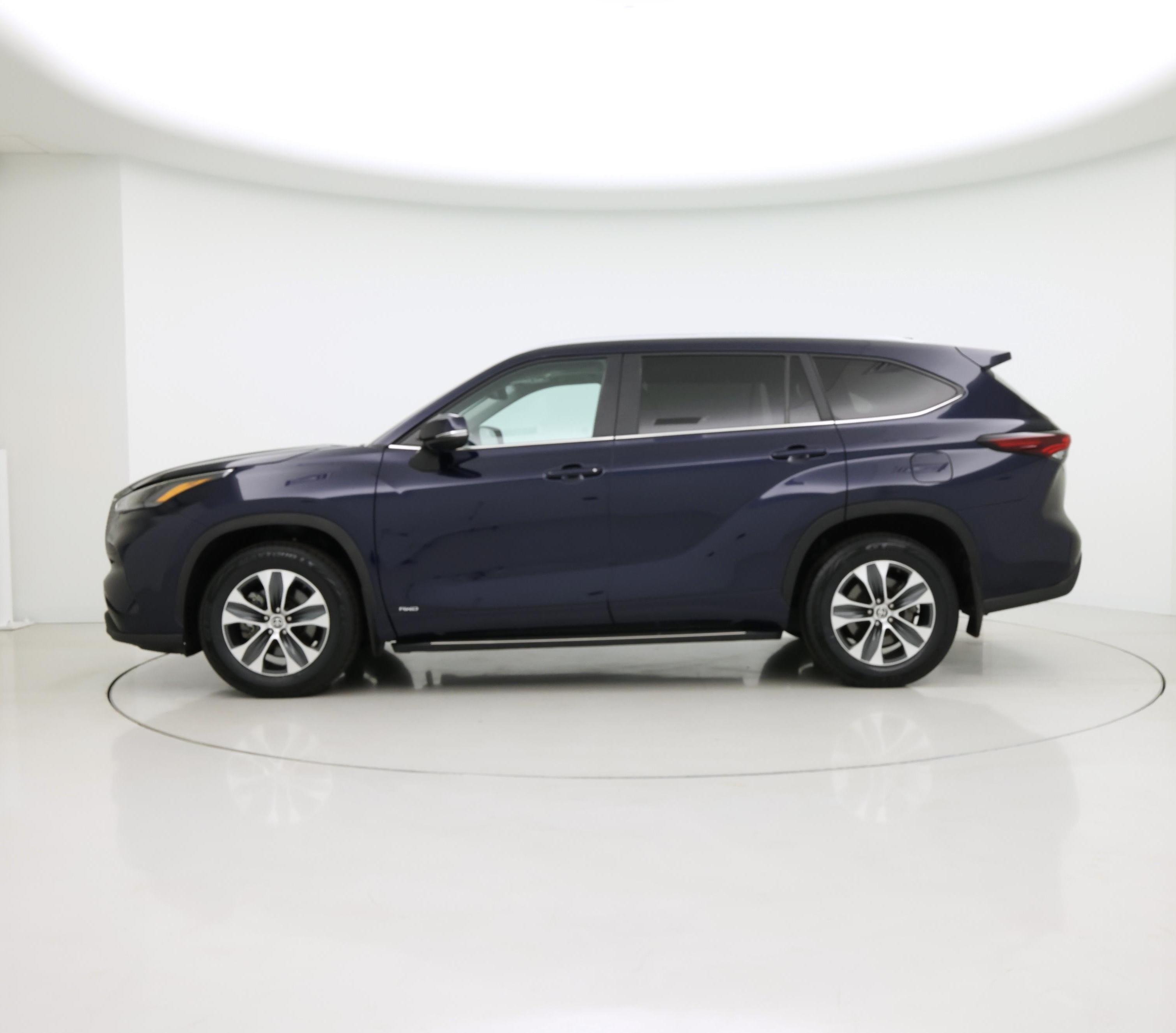Thumbnail: 2024 Toyota Highlander - 3