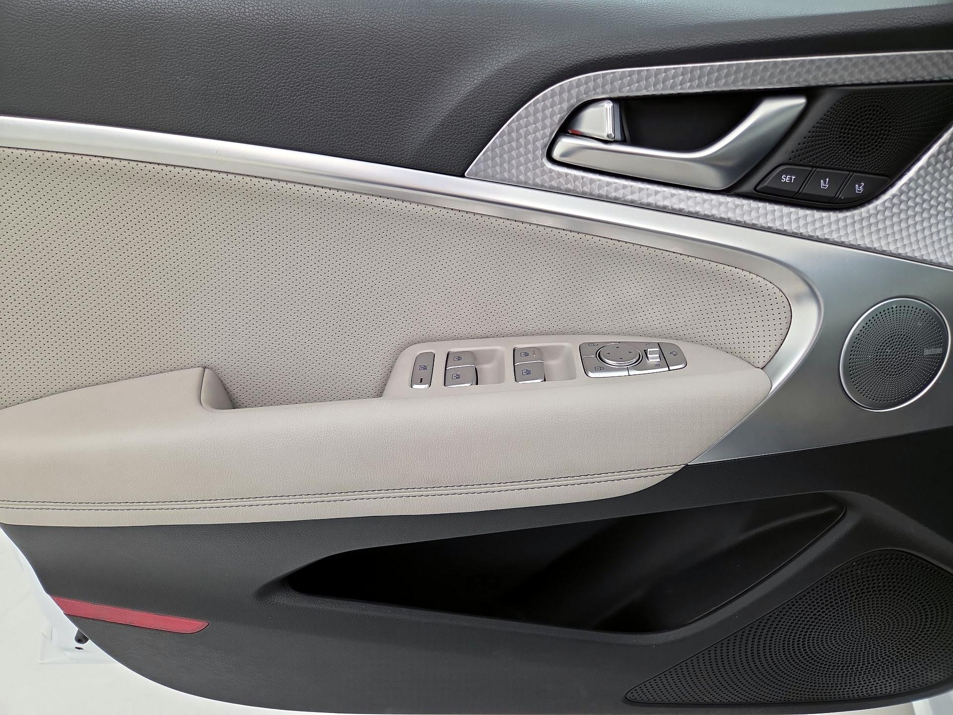 Thumbnail: 2023 Genesis G70 - 12