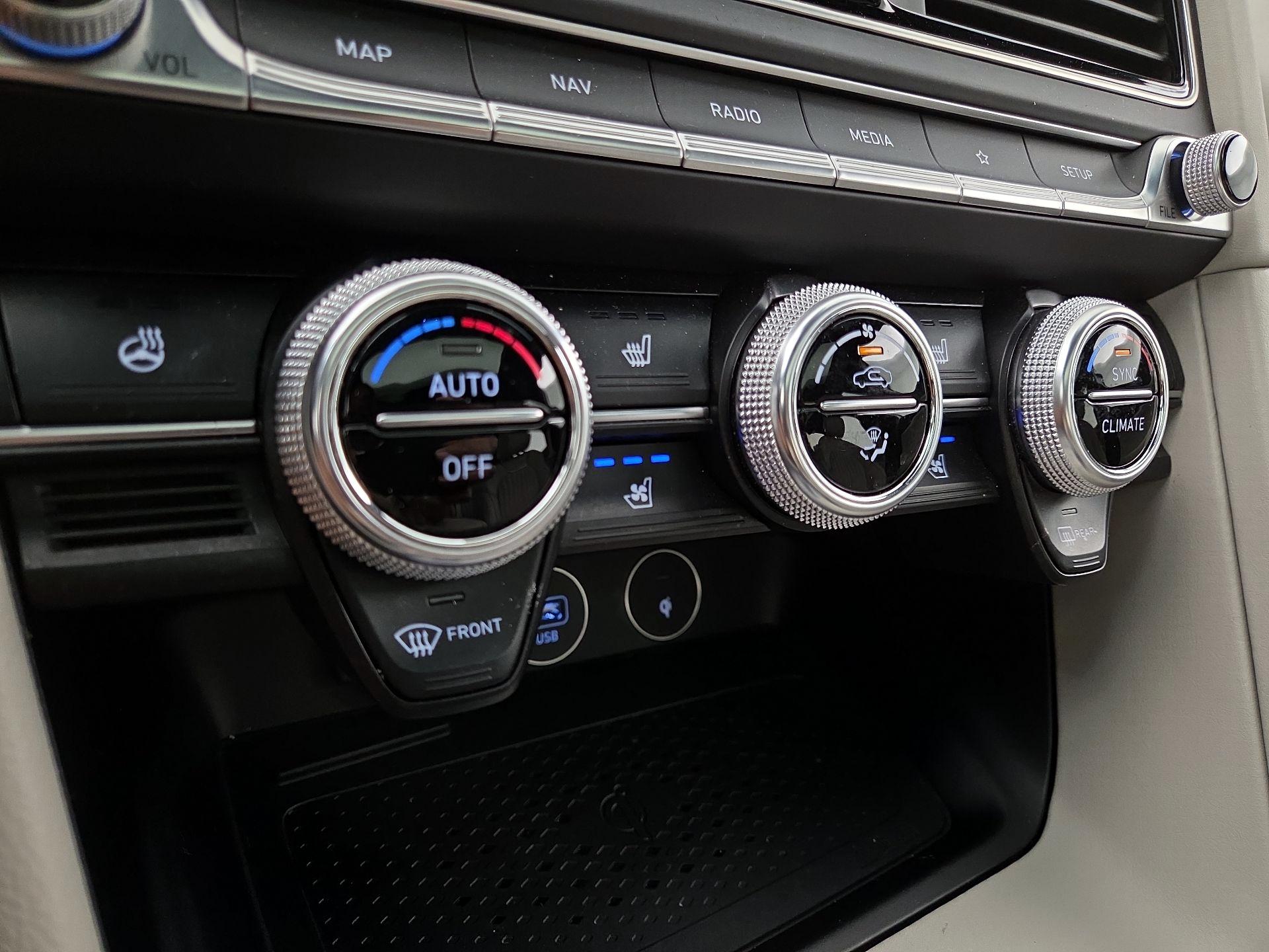 Thumbnail: 2023 Genesis G70 - 17