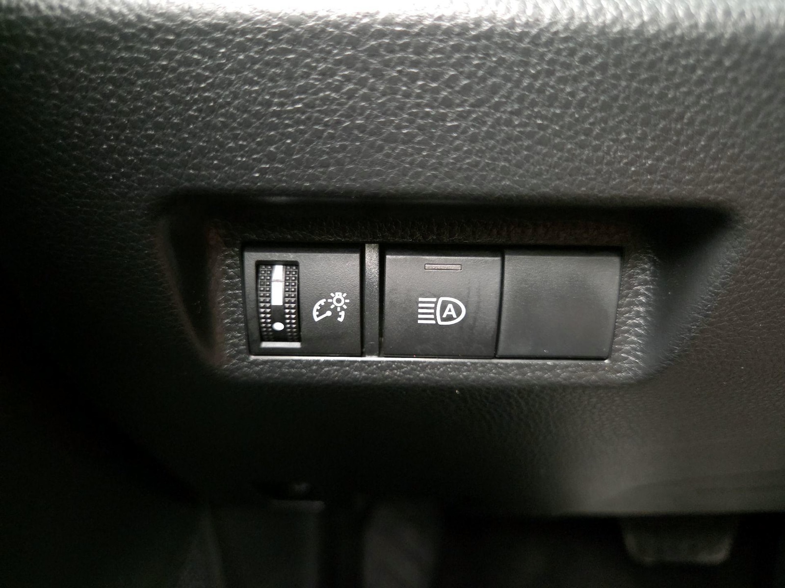 2025 Toyota RAV4 LE - Photo 14