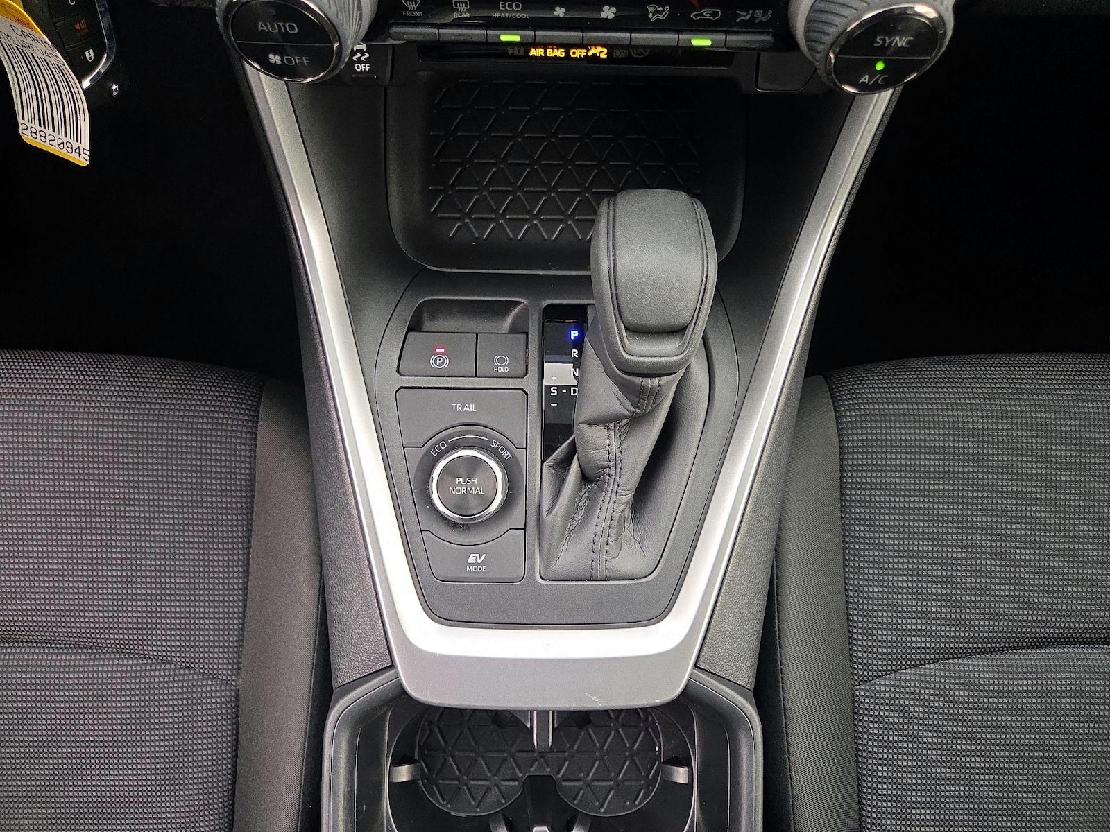 2025 Toyota RAV4 LE - Photo 18