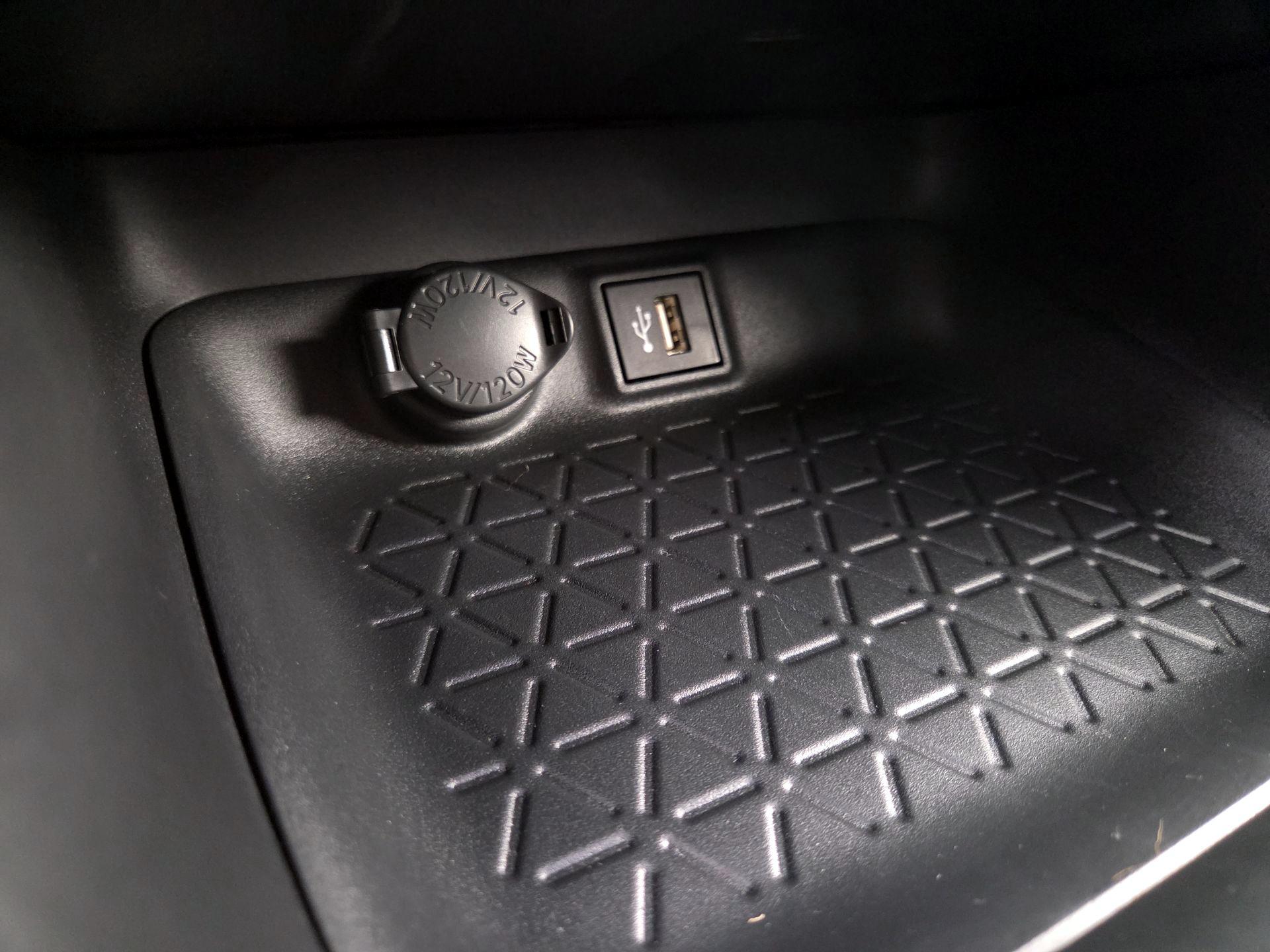 Thumbnail: 2025 Toyota RAV4 - 18